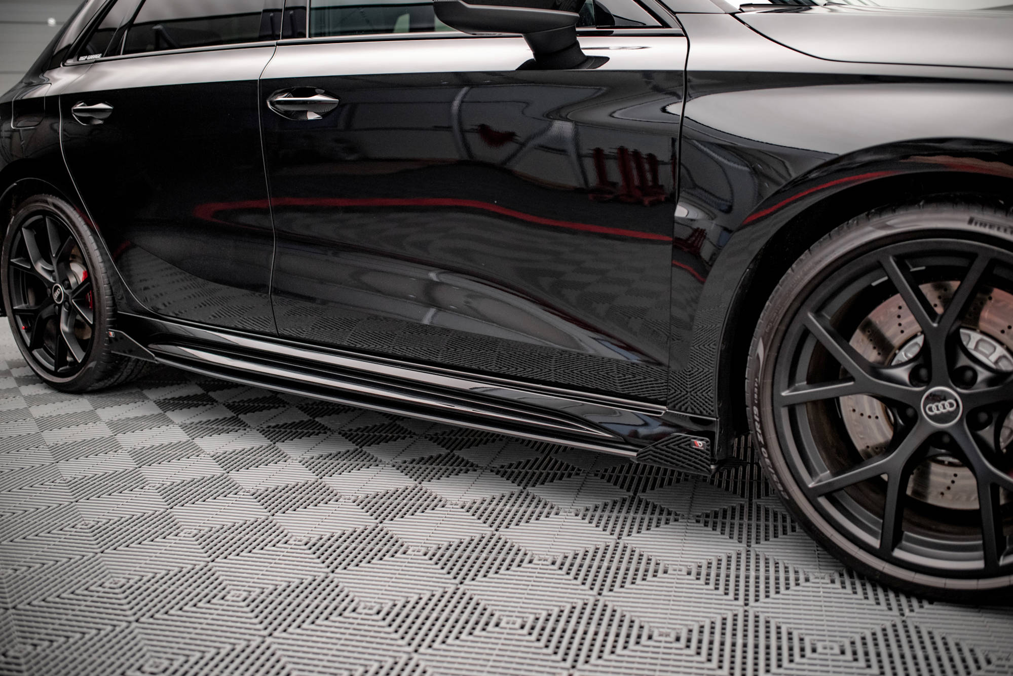 Maxton Design Street Pro Street+ Seitenschweller Leisten + Flaps passend für Audi RS3 Sportback 8Y schwarz Hochglanz