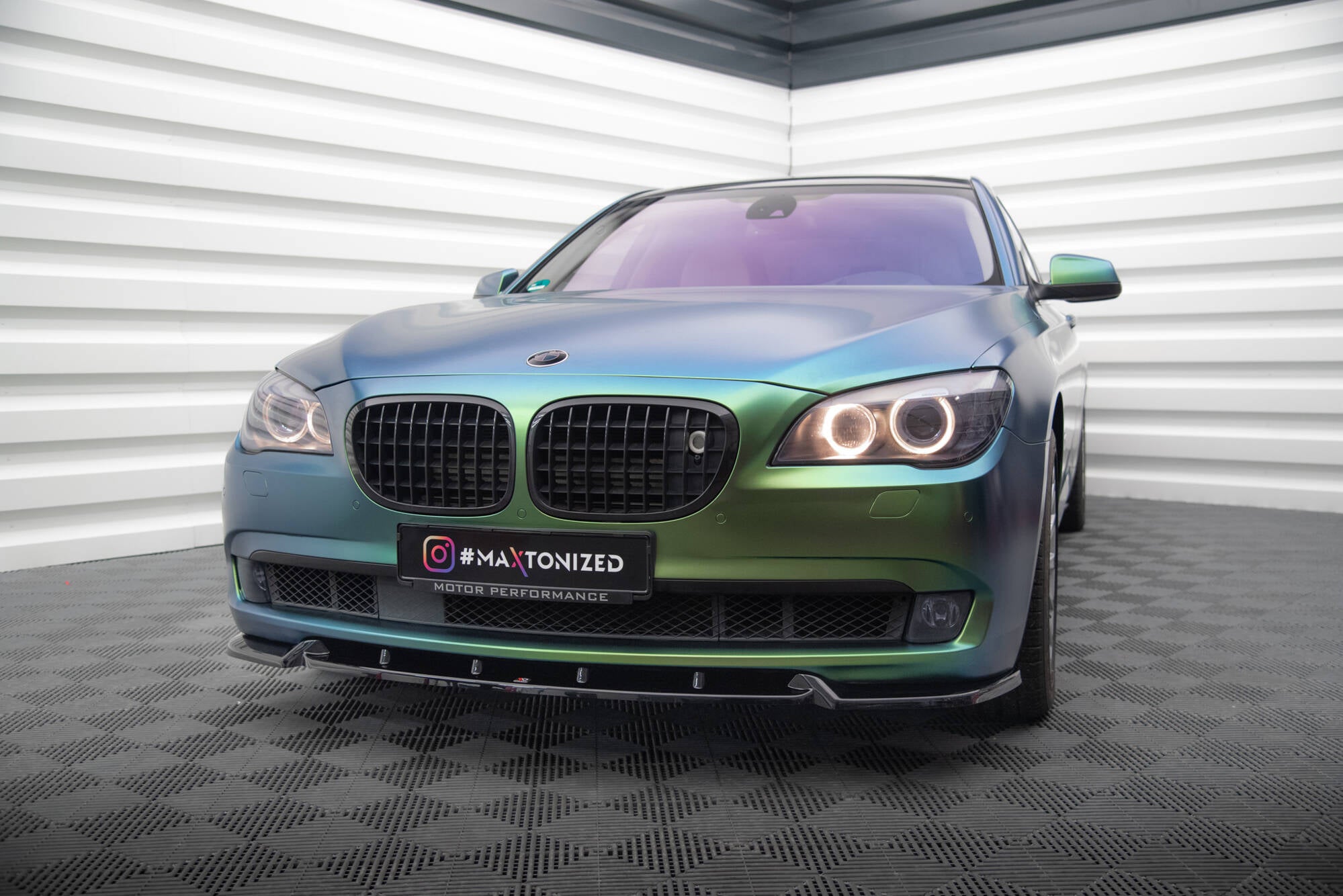 Maxton Design Street+ Spoilerlippe Front Ansatz V.2 passend für BMW 7 F01 schwarz Hochglanz