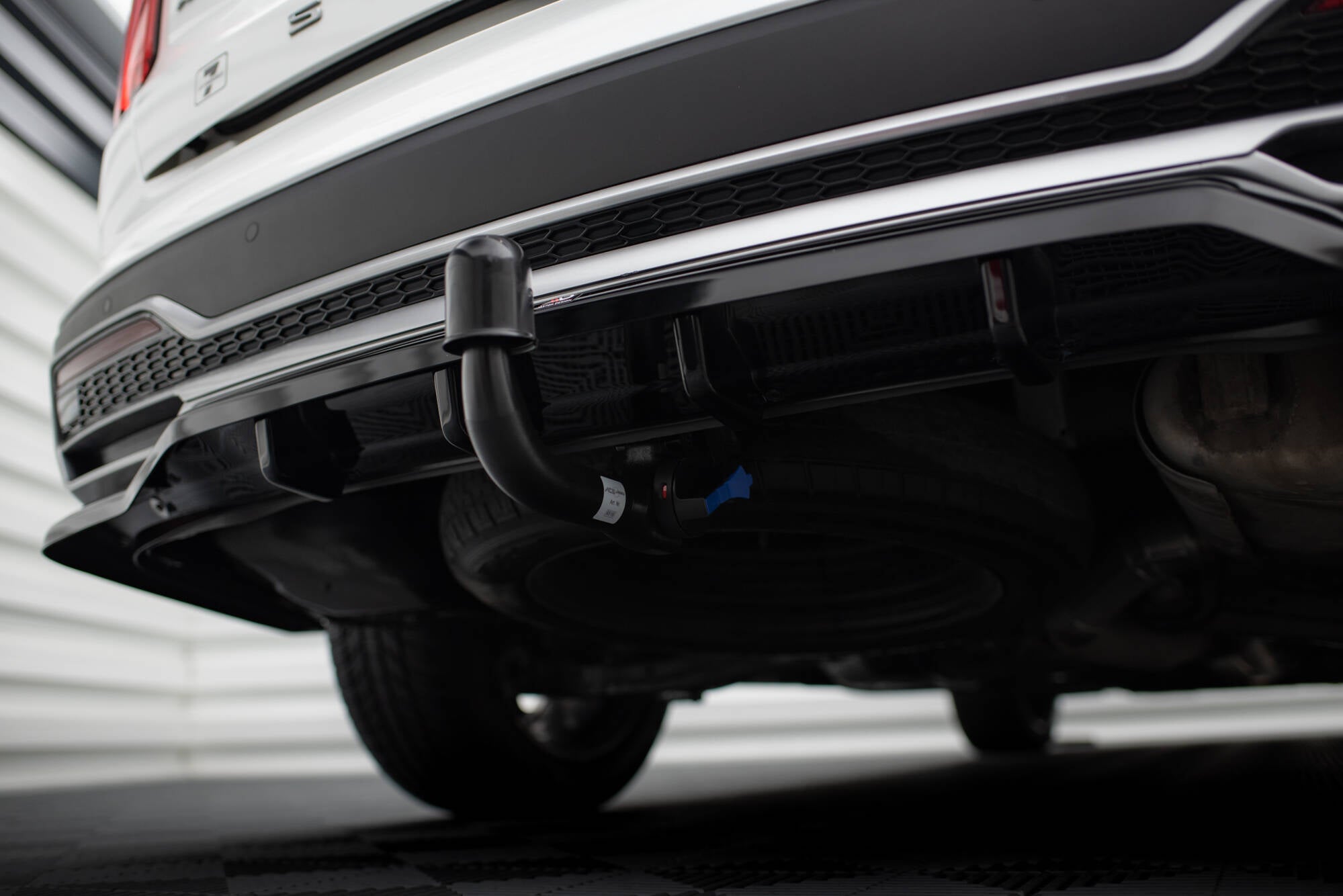 Maxton Design Street+ Mittlerer Diffusor RACE passend für Kia Sorento Mk4 schwarz Hochglanz
