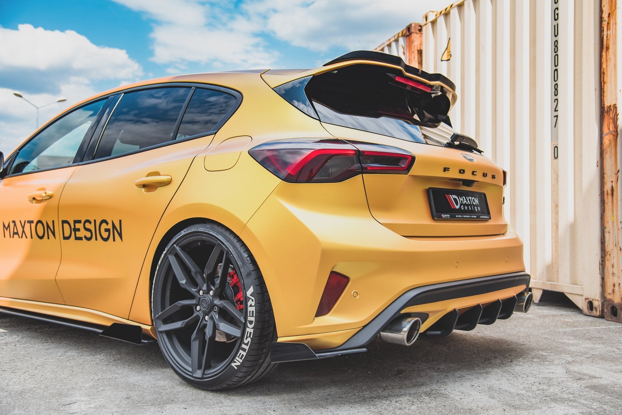 Maxton Design Street Pro Heck Ansatz Flaps Diffusor + Flaps passend für Ford Focus ST Mk4 schwarz Hochglanz