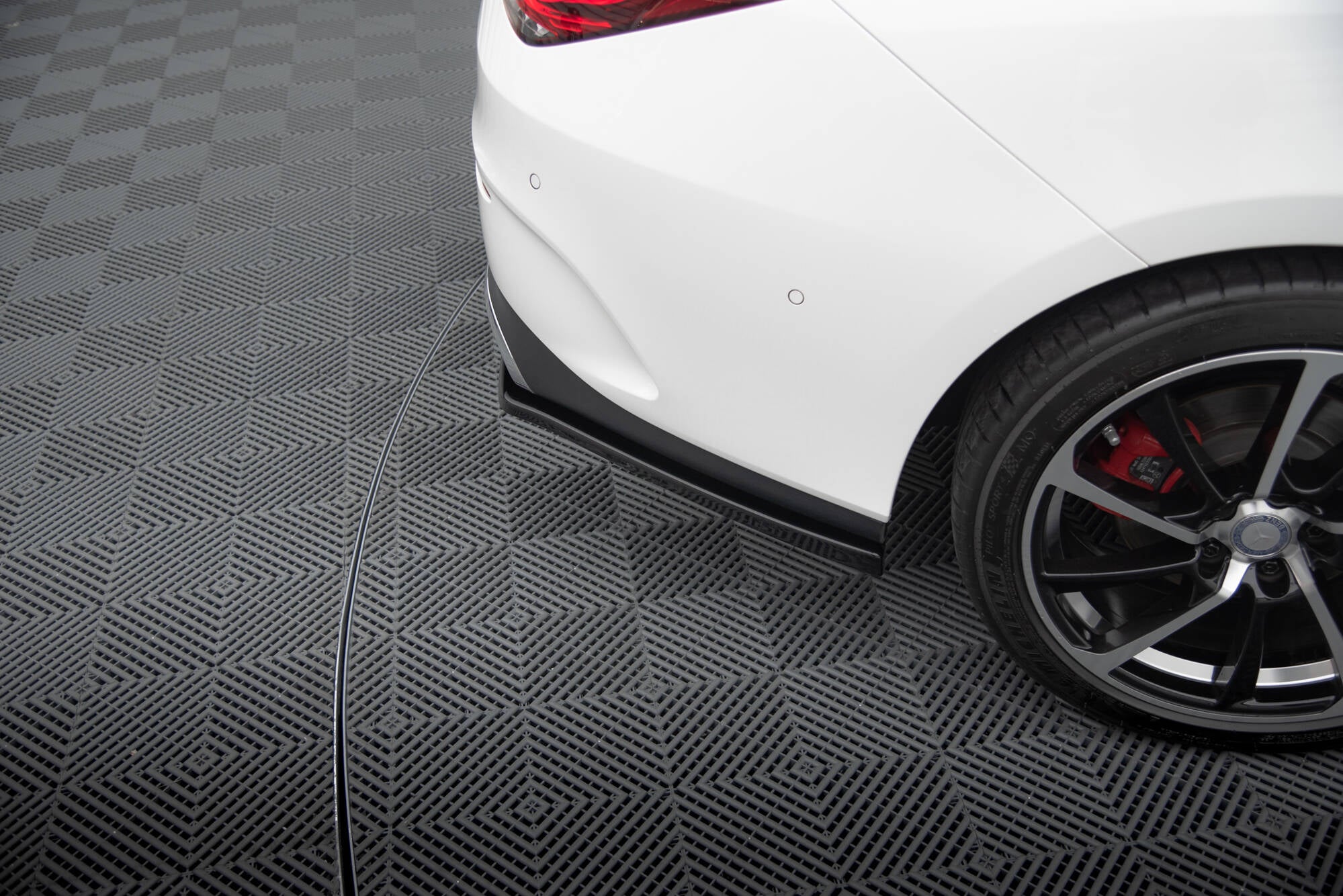 Maxton Design Heck Ansatz Flaps Diffusor passend für Mercedes-Benz CLA AMG-Line X118 schwarz Hochglanz