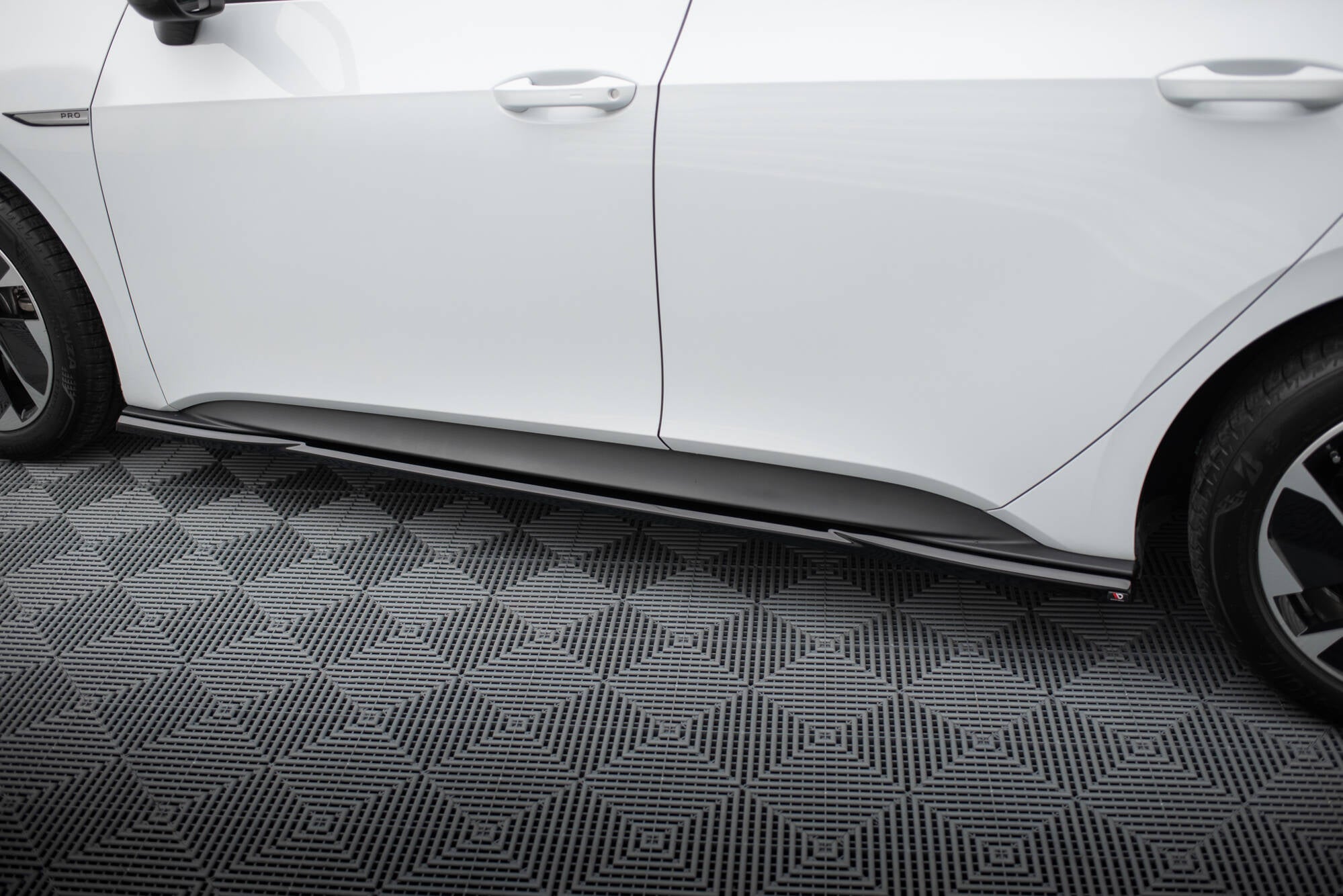 Maxton Design Street+ Seitenschweller Leisten passend für VW ID.3 Mk1 schwarz Hochglanz