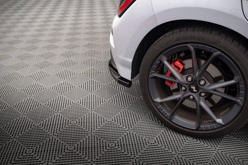 Maxton Design Heck Ansatz Flaps Diffusor V.1 passend für Hyundai Kona Mk1 schwarz Hochglanz