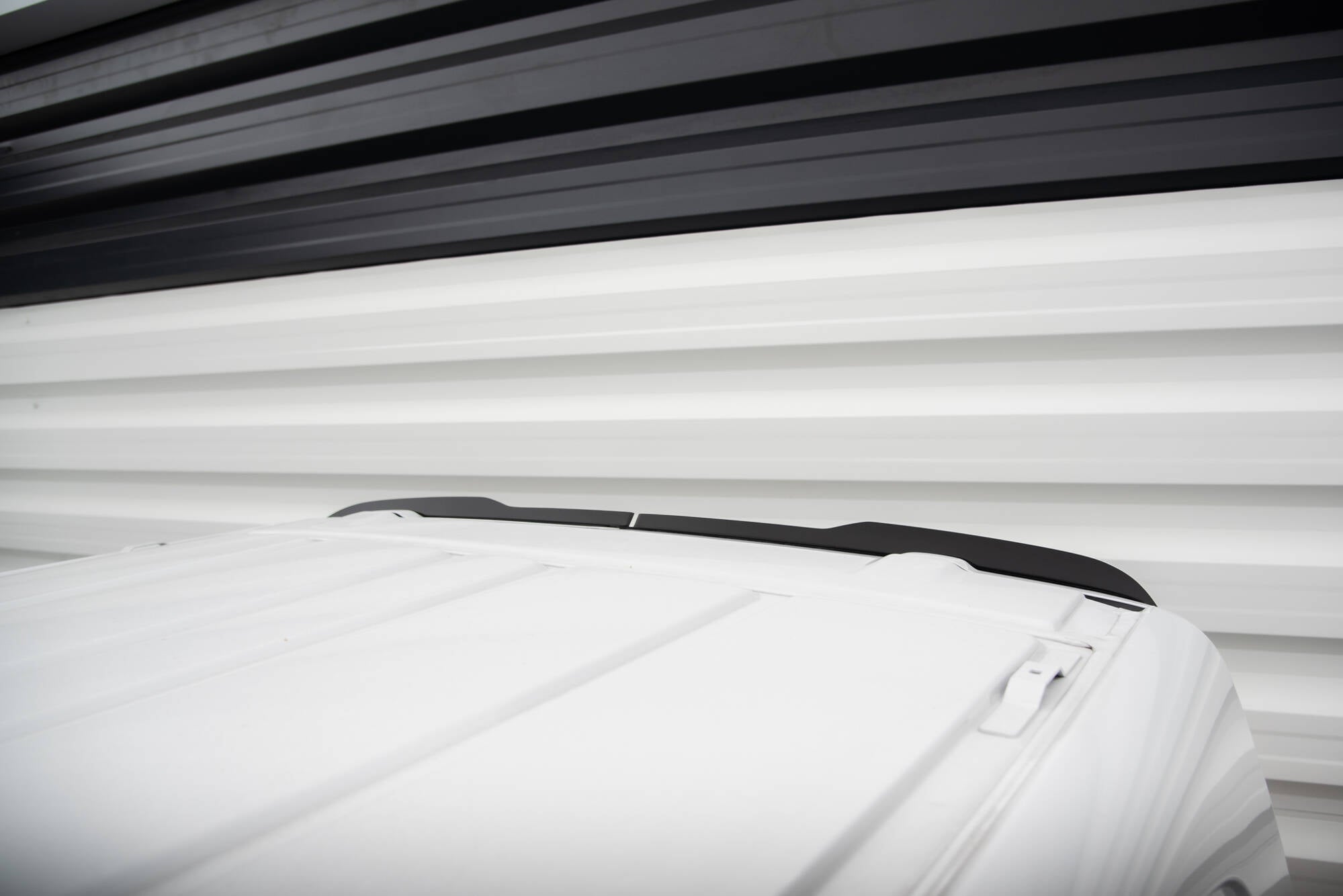 Maxton Design Spoiler CAP passend für Citroen Jumpy Mk3 schwarz Hochglanz