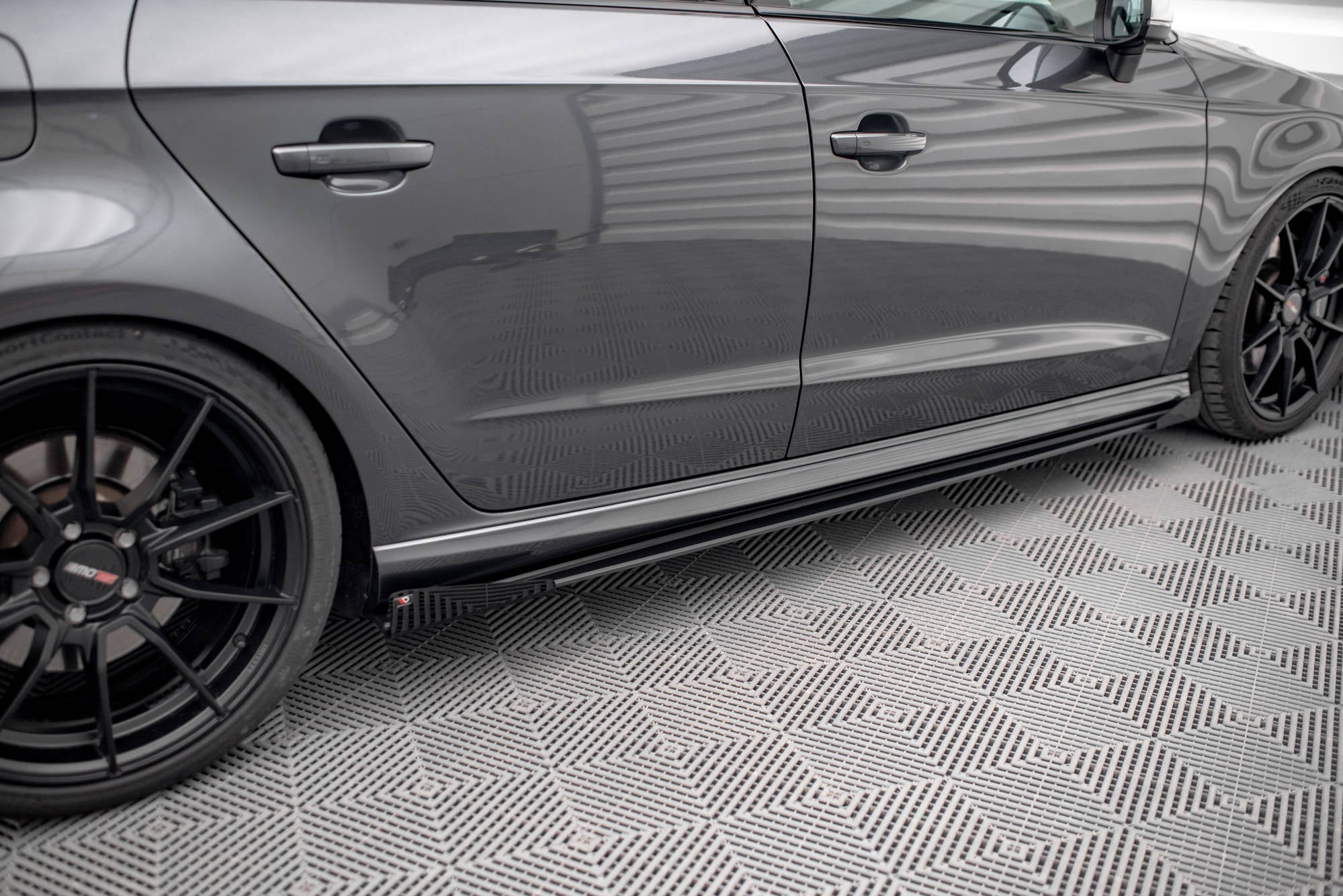 Maxton Design Street Pro Street+ Seitenschweller Leisten + Flaps passend für Audi S3 / A3 S-Line Sportback 8V Facelift schwarz Hochglanz