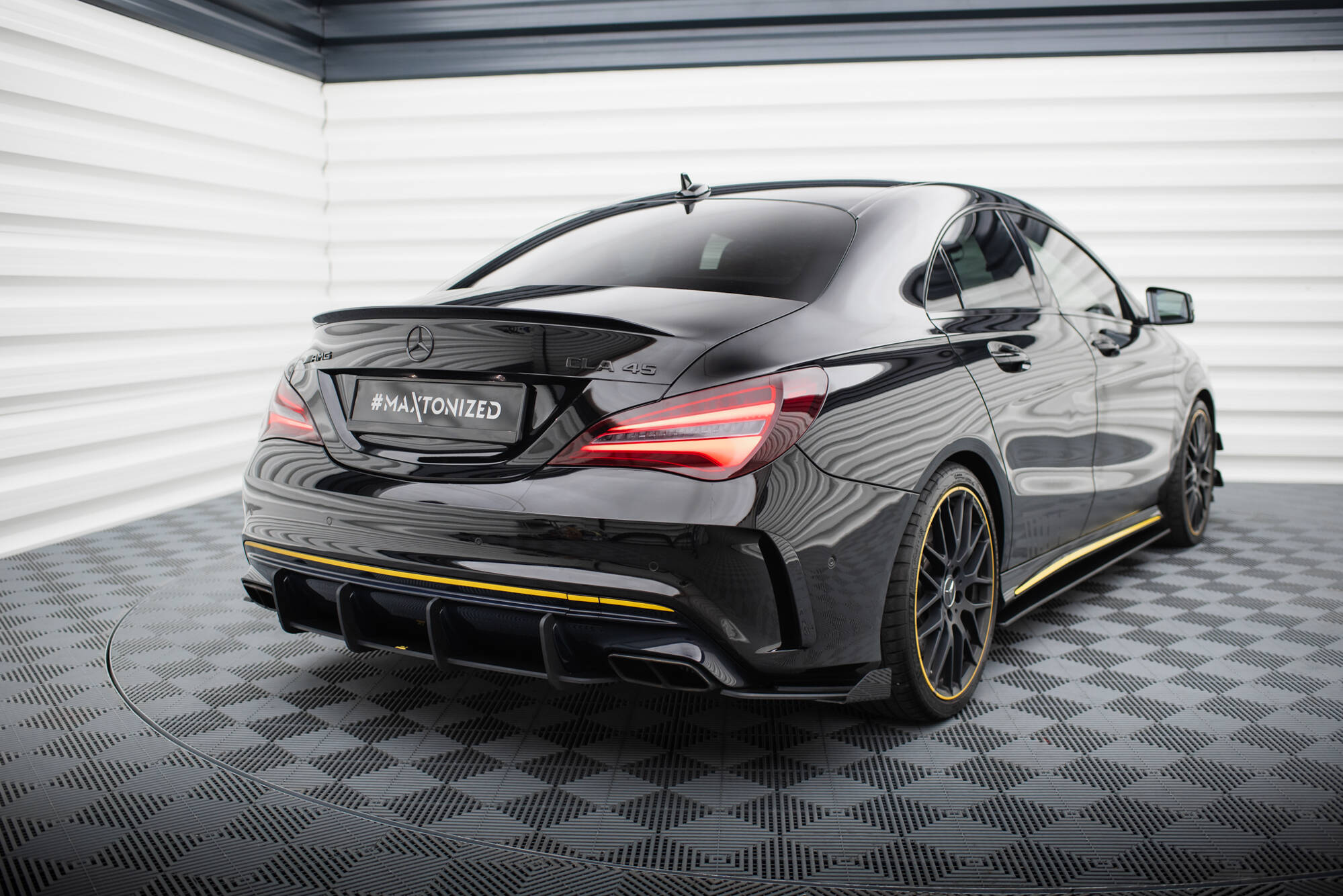 Maxton Design Street Pro Heck Ansatz Flaps Diffusor + Flaps passend für Mercedes-AMG CLA 45 C117 Facelift schwarz Hochglanz