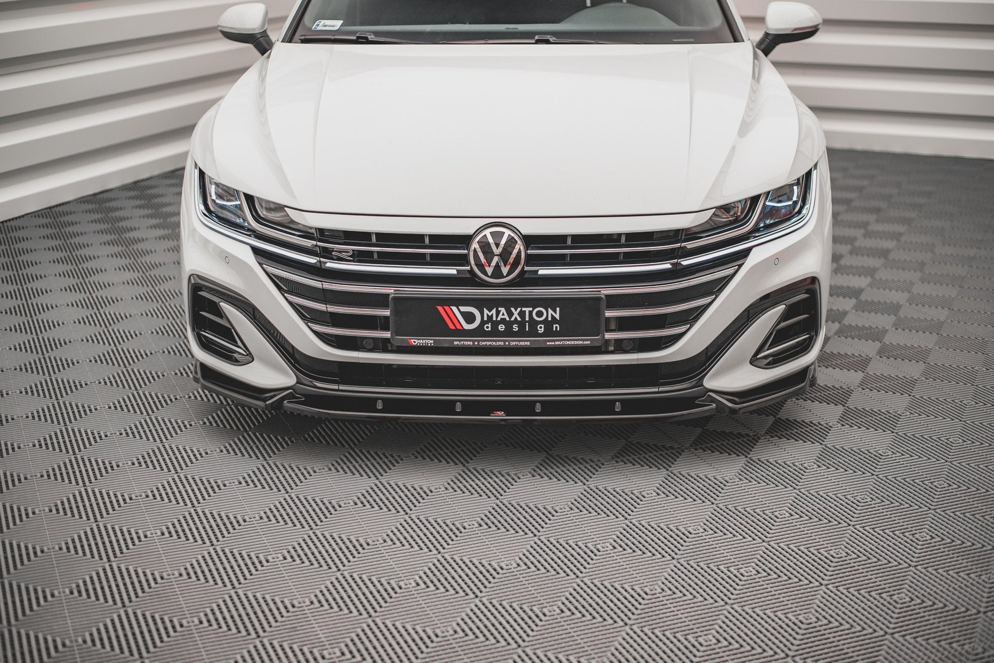 Maxton Design Street+ Spoilerlippe Front Ansatz V.1 passend für VW Arteon R-Line Limousine / Shooting Brake Mk1 Facelift schwarz Hochglanz