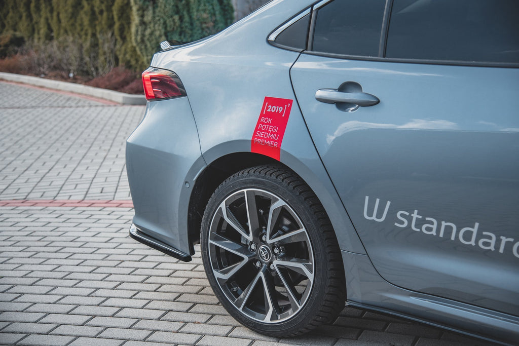 Maxton Design Heck Ansatz Flaps Diffusor passend für Toyota Corolla XII Limousine schwarz Hochglanz
