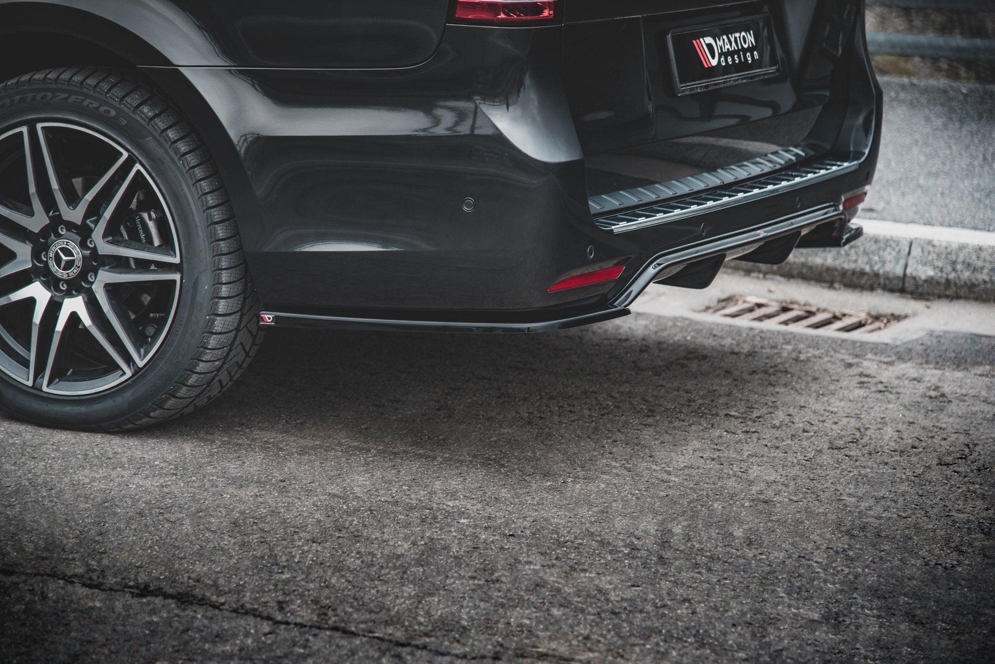 Maxton Design Heck Ansatz Flaps Diffusor V.2 passend für Mercedes-Benz V-Klasse AMG-Line W447 Facelift schwarz Hochglanz