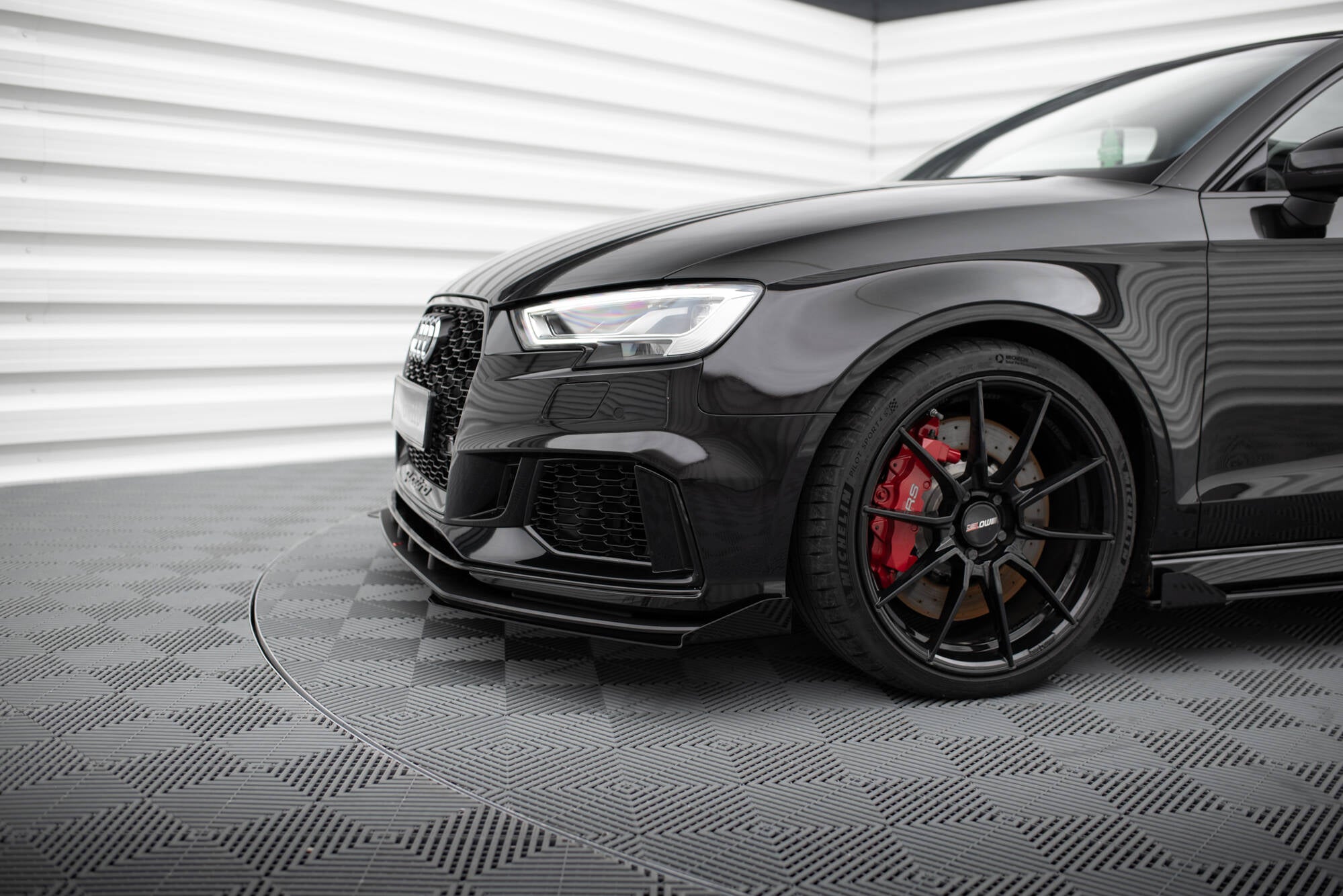 Maxton Design Front Stoßstange Flaps passend für Audi RS3 Limousine 8V Facelift schwarz Hochglanz