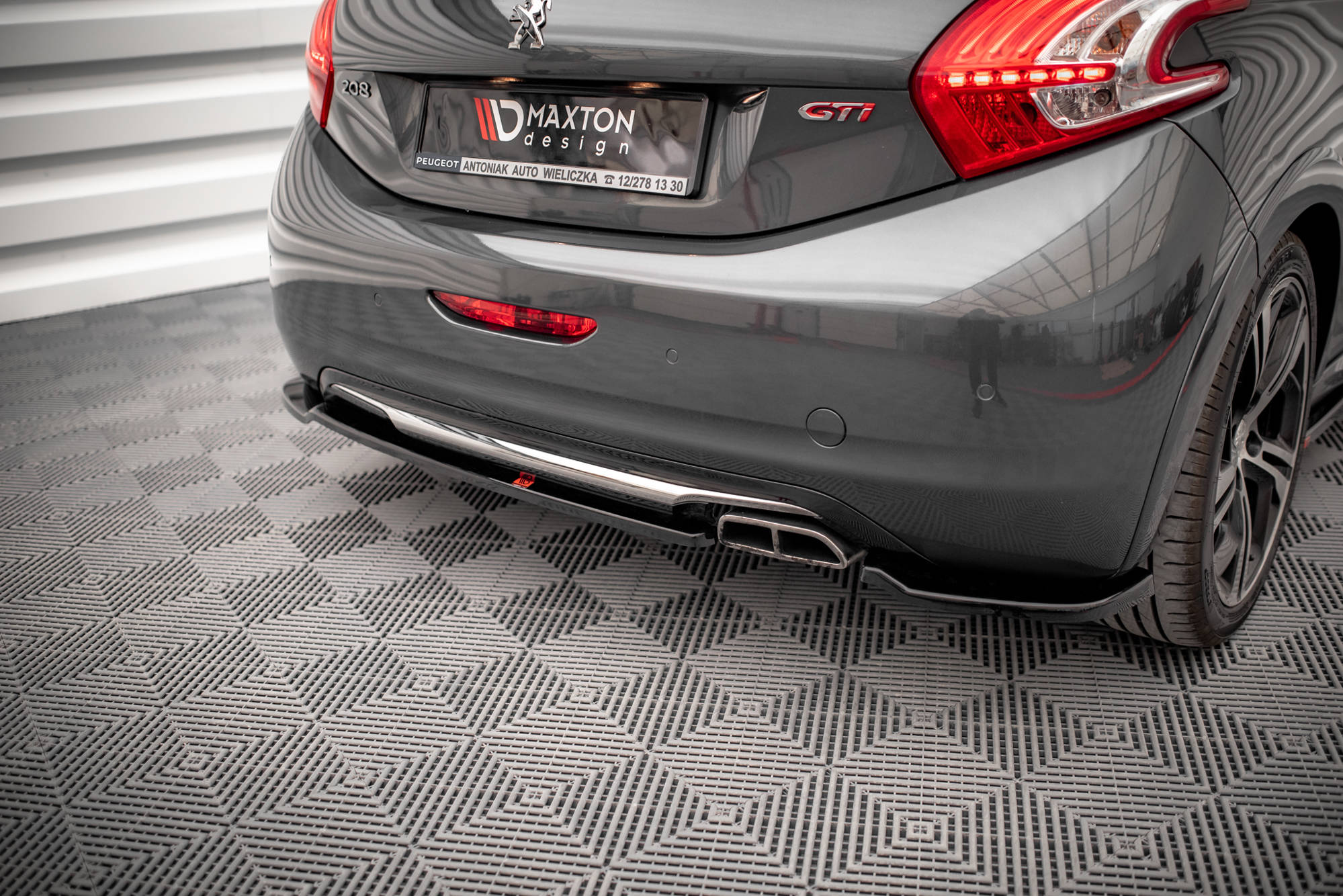 Maxton Design Heck Ansatz Flaps Diffusor passend für Peugeot 208 GTi Mk1 schwarz Hochglanz