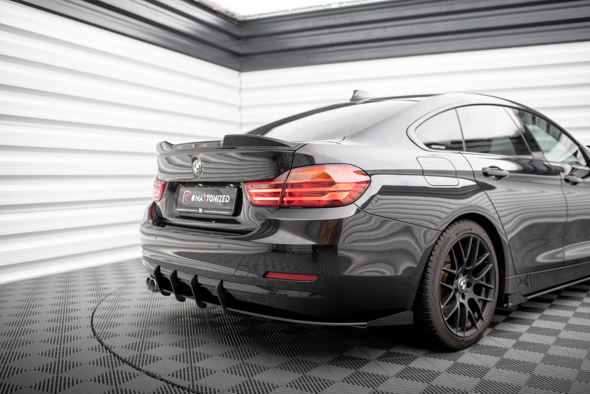 Maxton Design Hintere Seiten Flaps passend für BMW 4er Gran Coupe F36 schwarz Hochglanz
