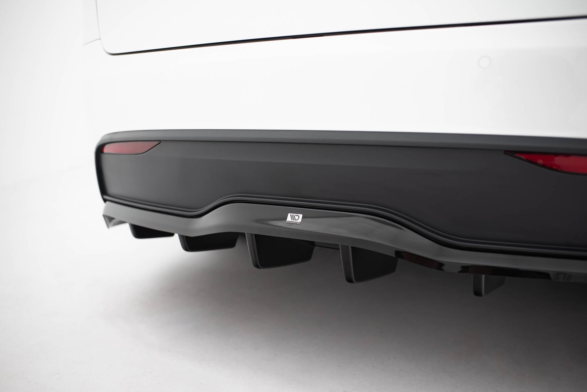 Maxton Design Street+ Mittlerer Diffusor RACE V.2 passend für Tesla Model X Mk1 Facelift schwarz Hochglanz