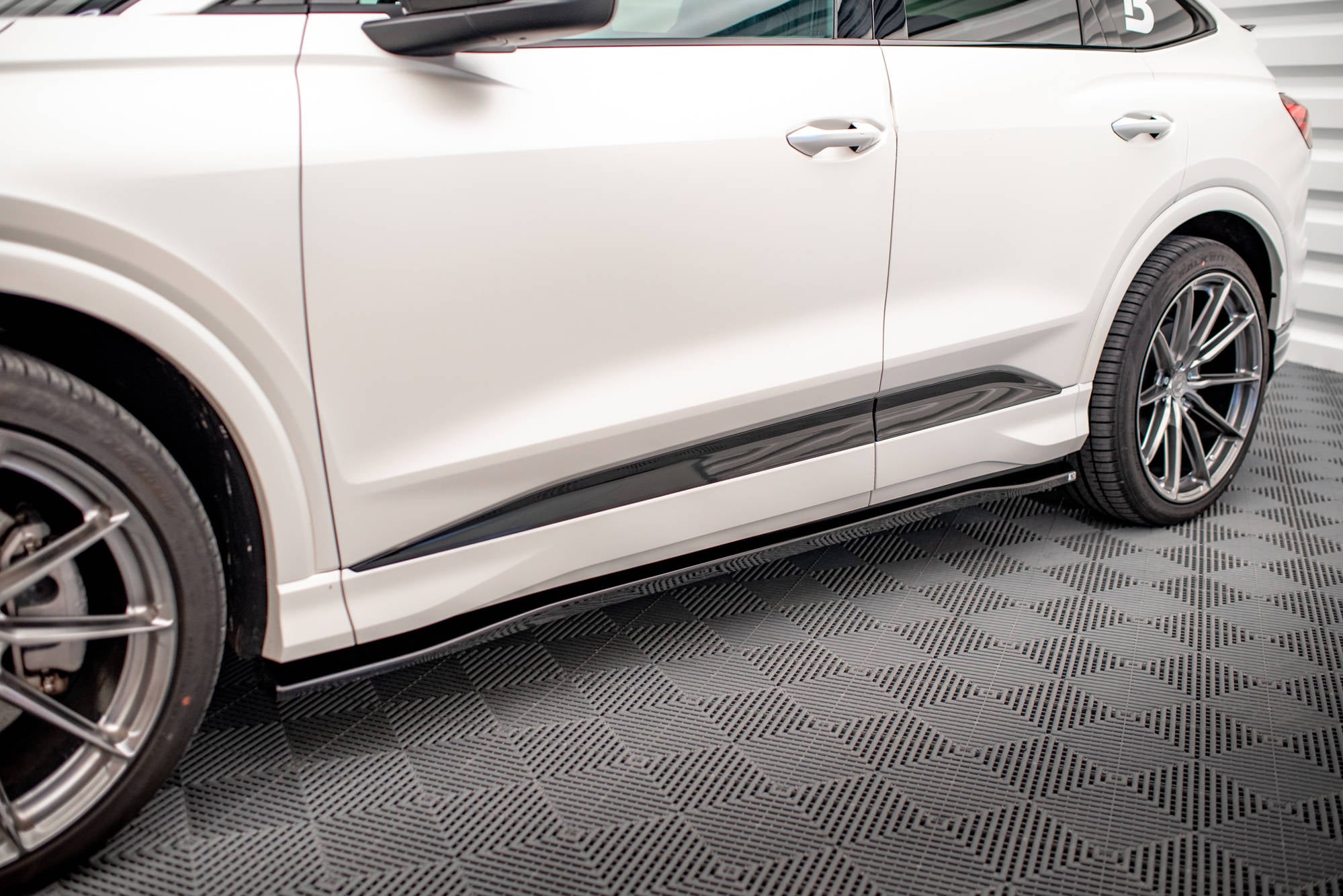 Maxton Design Street+ Seitenschweller Leisten passend für Audi Q4 e-tron Sportback S-line Mk1 schwarz Hochglanz