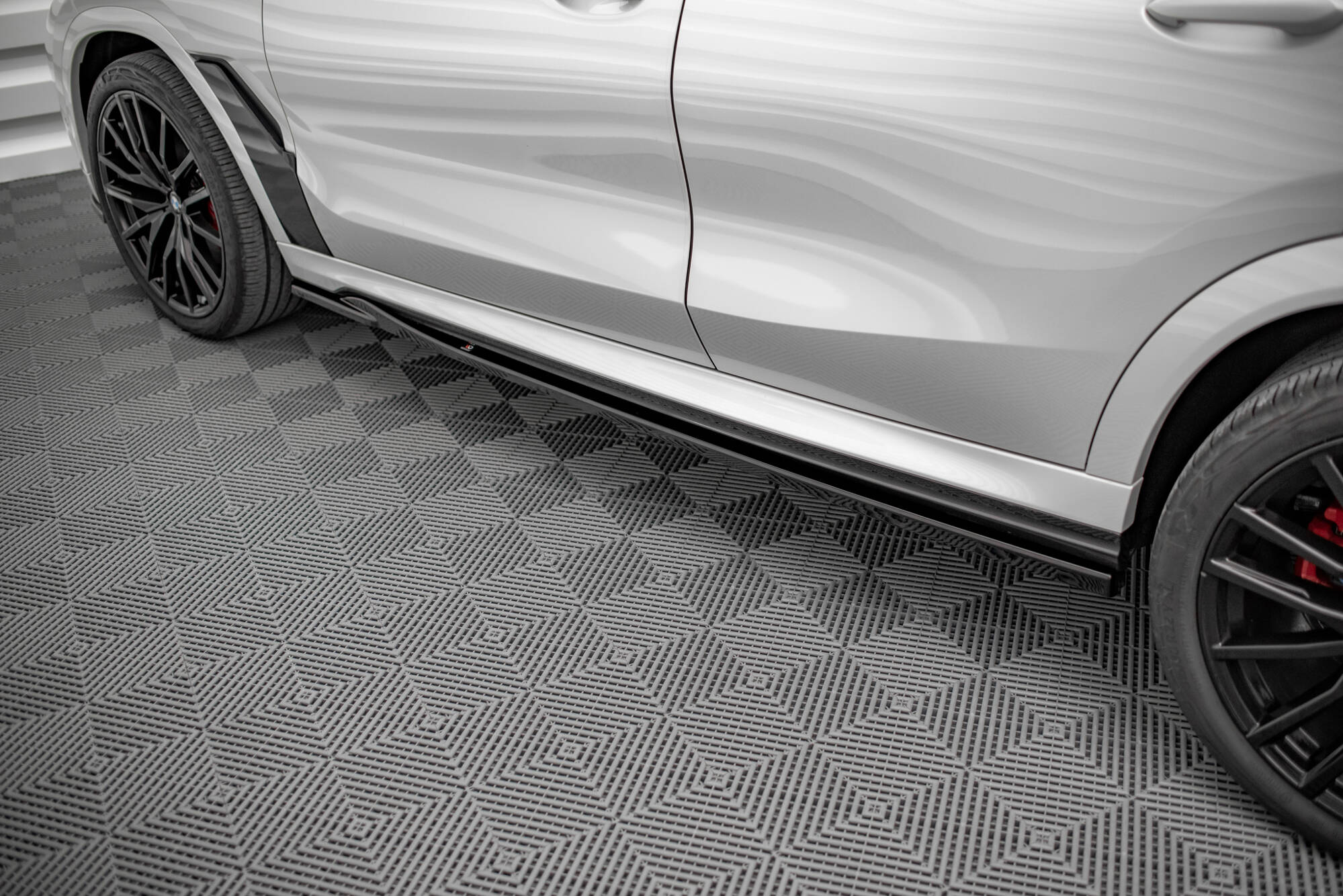 Maxton Design Street+ Seitenschweller Leisten passend für V.1 passend für BMW X6 M F96 / X6 M-Paket G06 schwarz Hochglanz