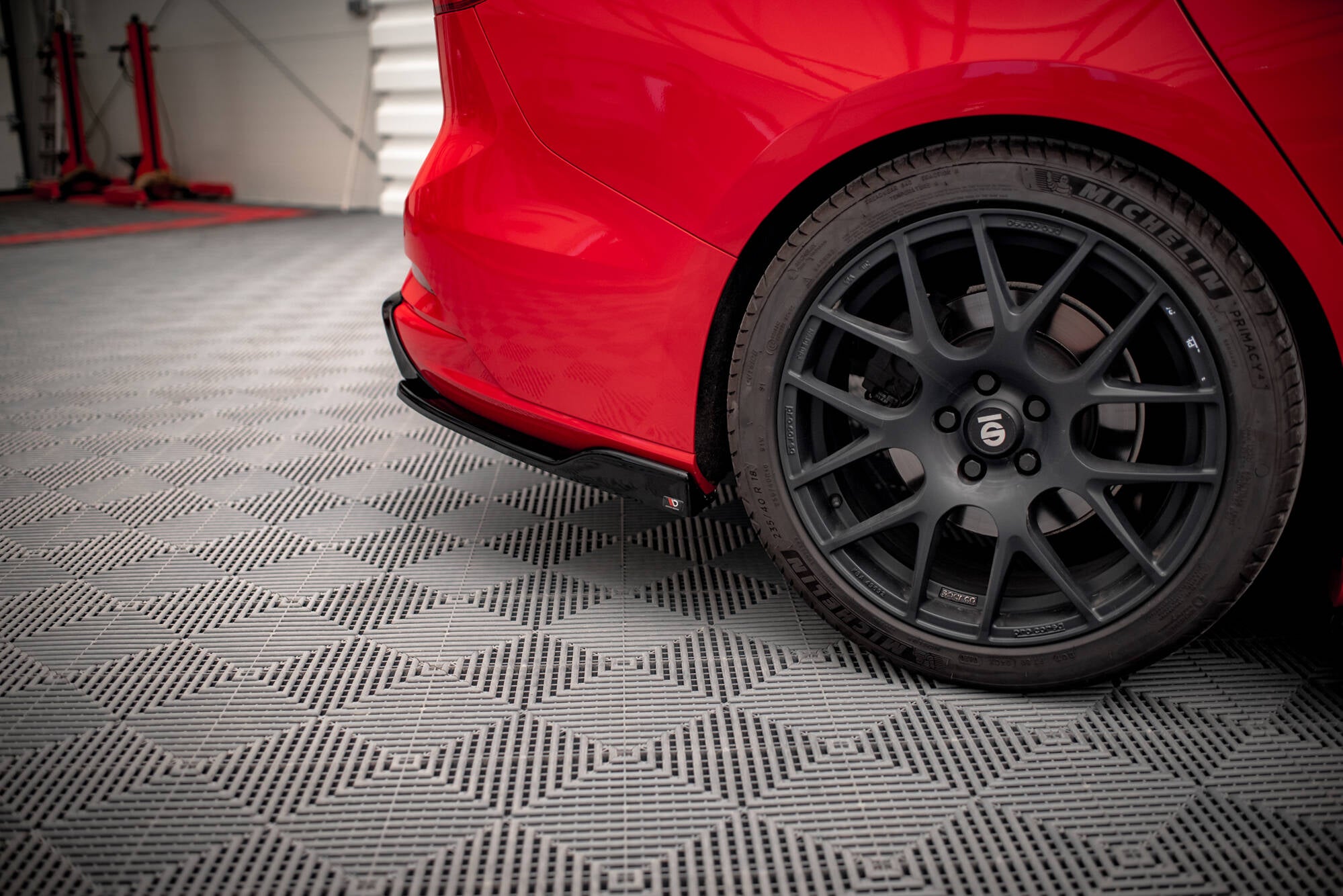 Maxton Design Heck Ansatz Flaps Diffusor V.8 passend für Ford Focus Kombi ST Mk4 schwarz Hochglanz
