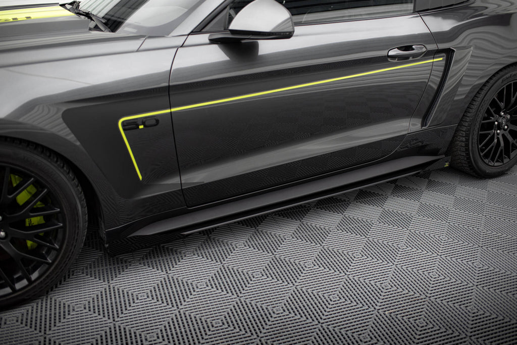 Maxton Design Seitenschweller Flaps passend für Ford Mustang GT Mk6 schwarz Hochglanz