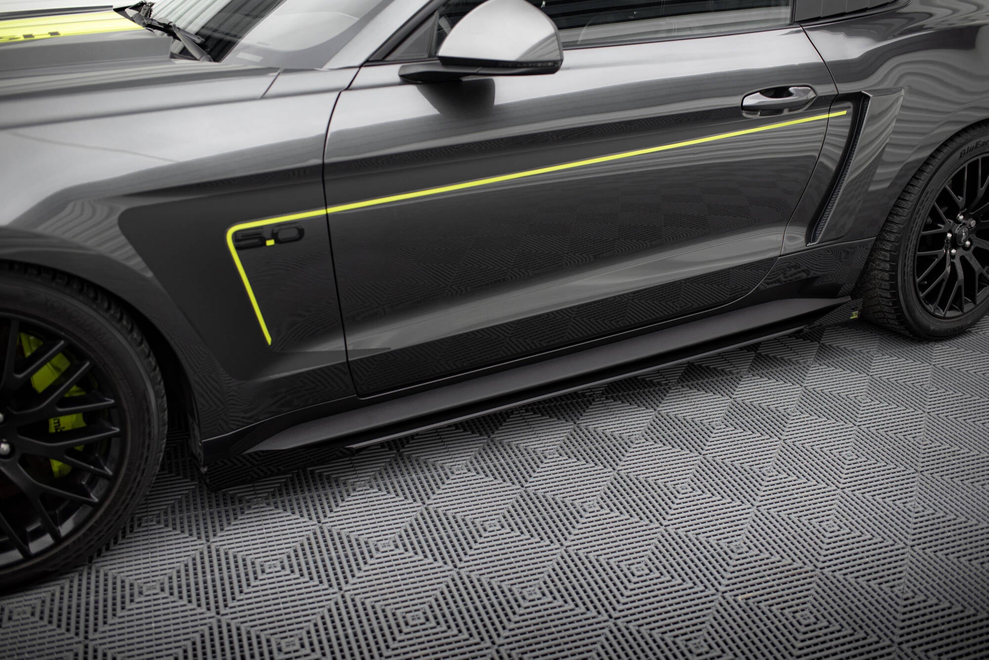 Maxton Design Seitenschweller Flaps passend für Ford Mustang GT Mk6 schwarz Hochglanz