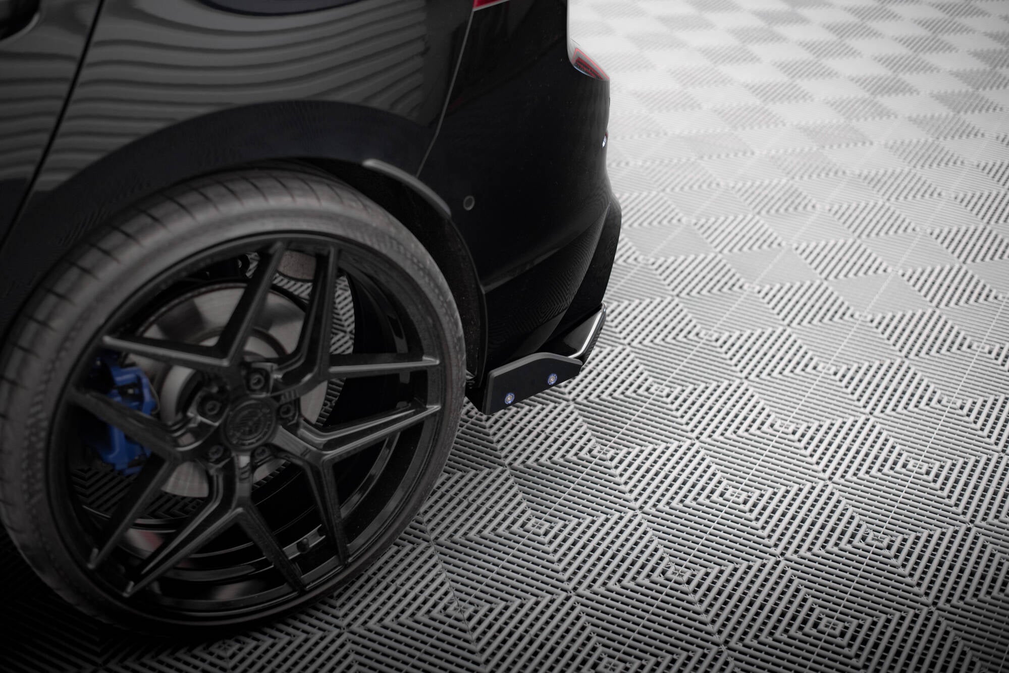 Maxton Design Heck Ansatz Flaps Diffusor V.5 + Flaps passend für VW Golf R Hatchback Mk8 Facelift