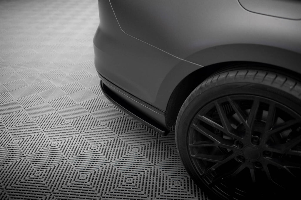 Maxton Design Street+ Mittlerer Diffusor RACE passend für VW Passat Limousine / Variant B8 schwarz Hochglanz