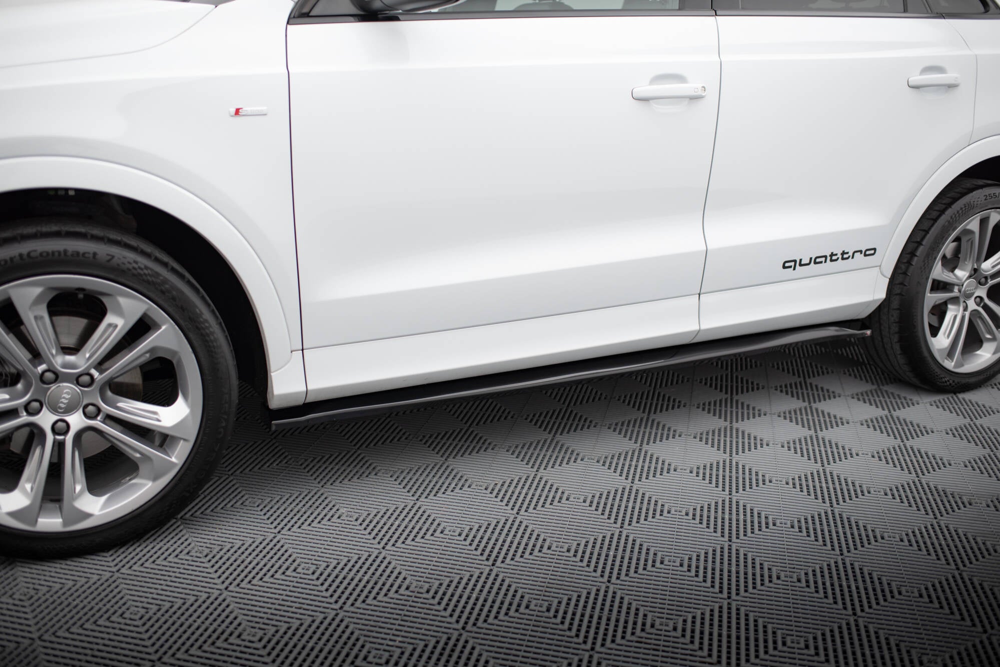 Maxton Design Street+ Seitenschweller Leisten passend für Audi Q3 S-line 8U schwarz Hochglanz