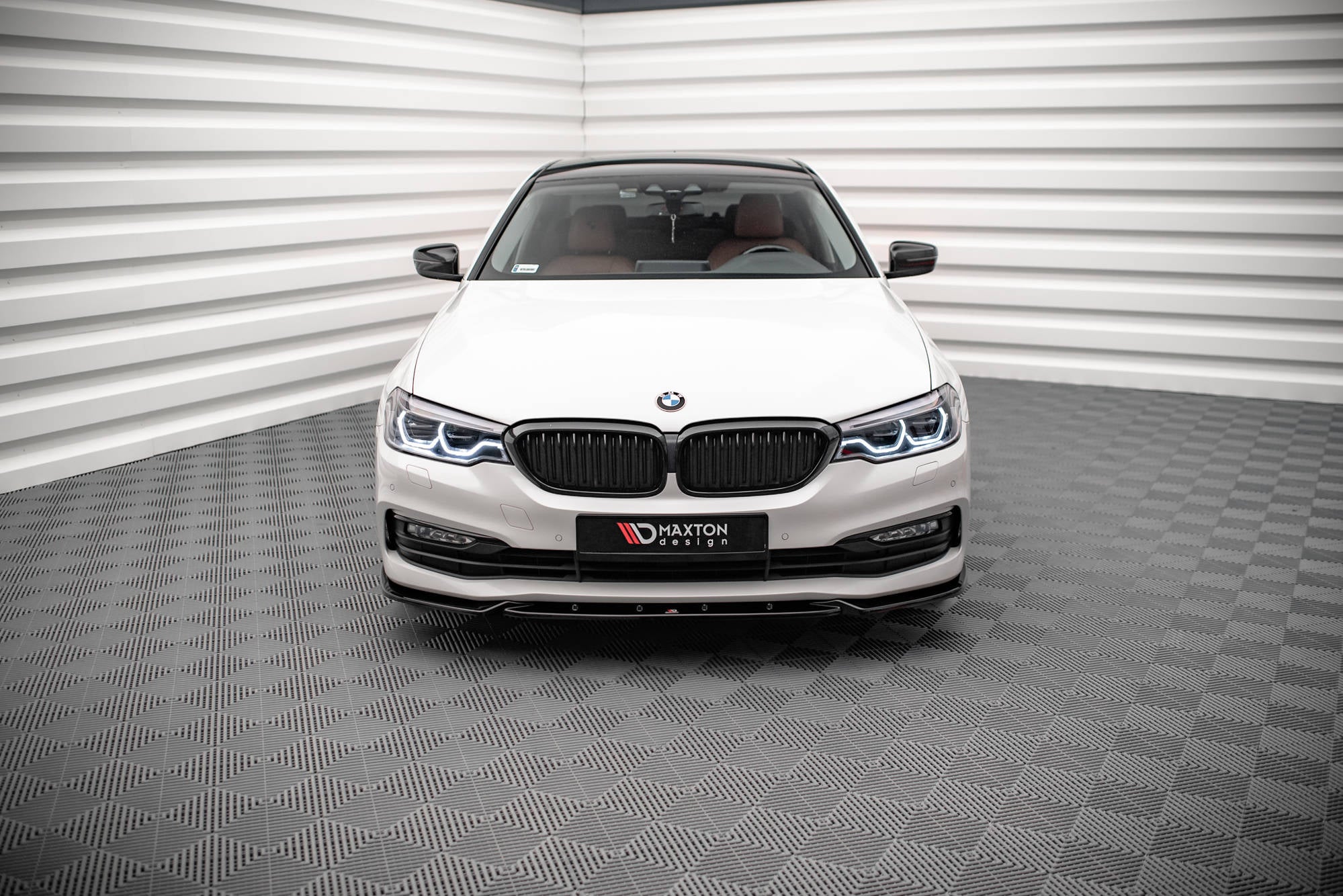 Maxton Design Street+ Spoilerlippe Front Ansatz V.2 passend für BMW 5er G30 / G31 schwarz Hochglanz