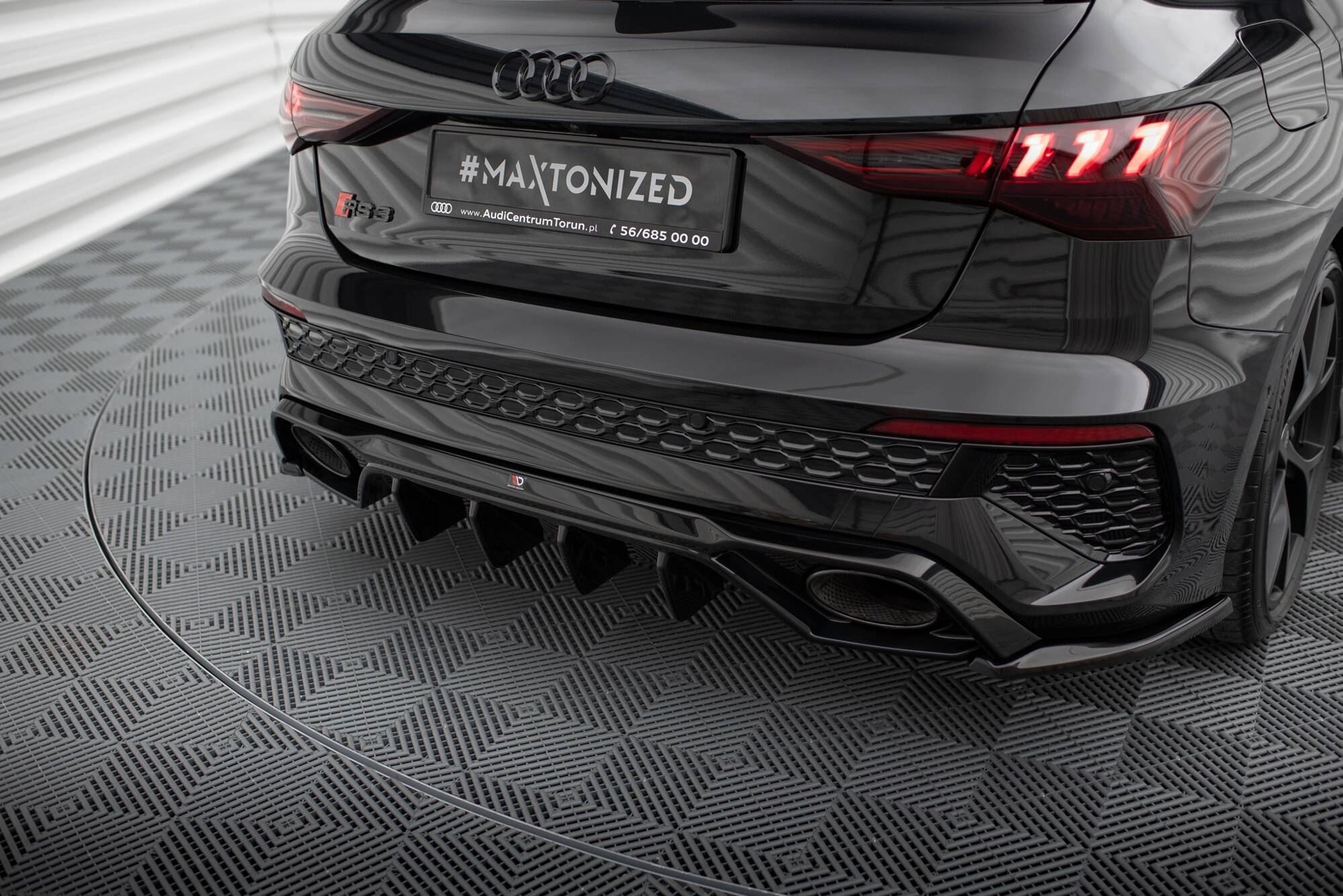 Maxton Design Heck Ansatz Flaps Diffusor V.2 passend für Audi RS3 Sportback 8Y schwarz Hochglanz