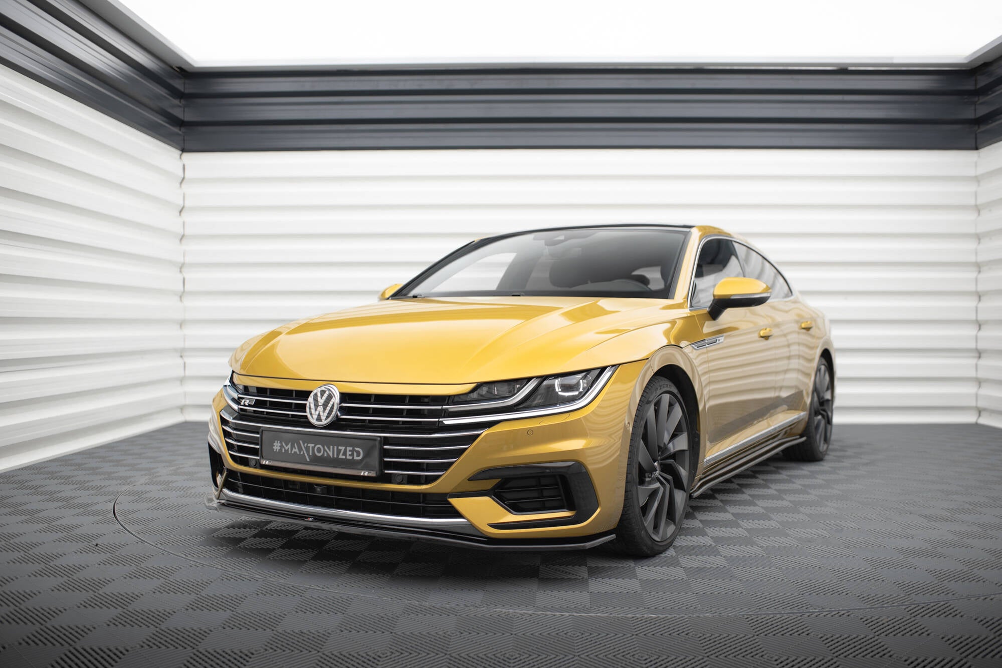 Maxton Design Street+ Spoilerlippe Front Ansatz V.1 passend für VW Arteon R-Line Limousine / Shooting Brake Mk1 schwarz Hochglanz