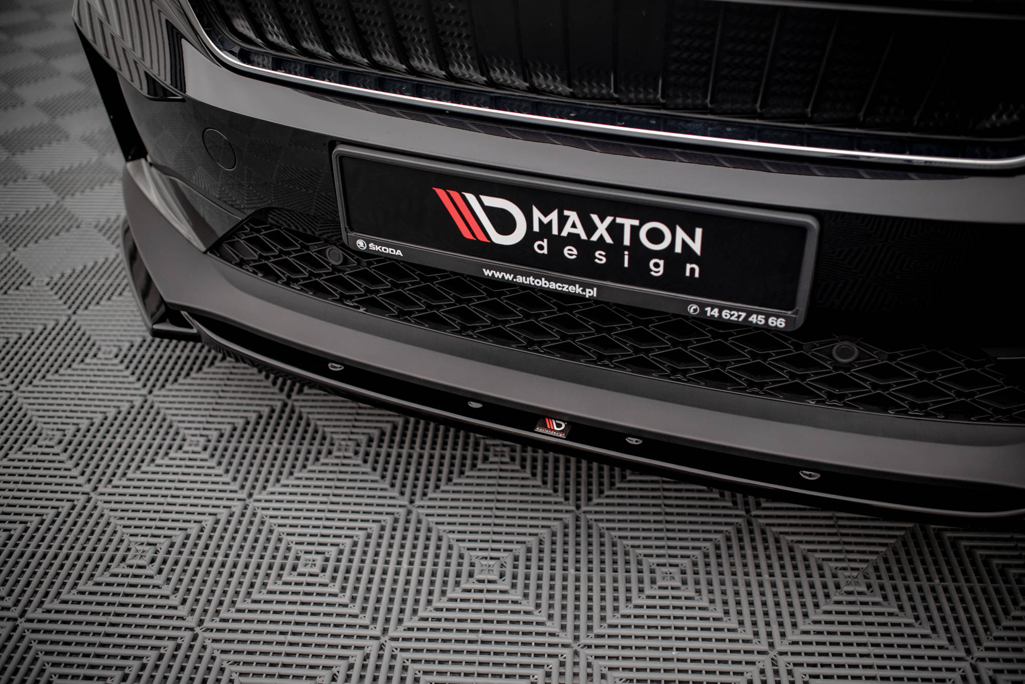 Maxton Design Front Ansatz V.3 für Skoda Enyaq iV Carbon Look