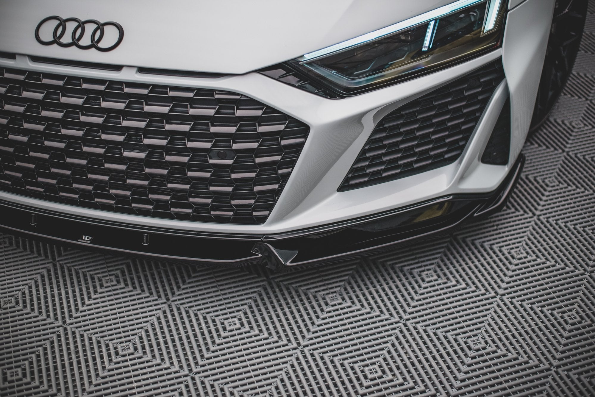 Maxton Design Street+ Spoilerlippe Front Ansatz V.1 passend für Audi R8 Mk2 Facelift schwarz Hochglanz