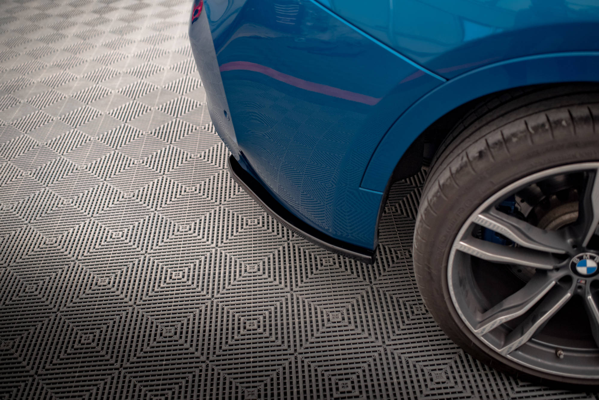 Maxton Design Heck Ansatz Flaps Diffusor passend für BMW X6 M F86 schwarz Hochglanz