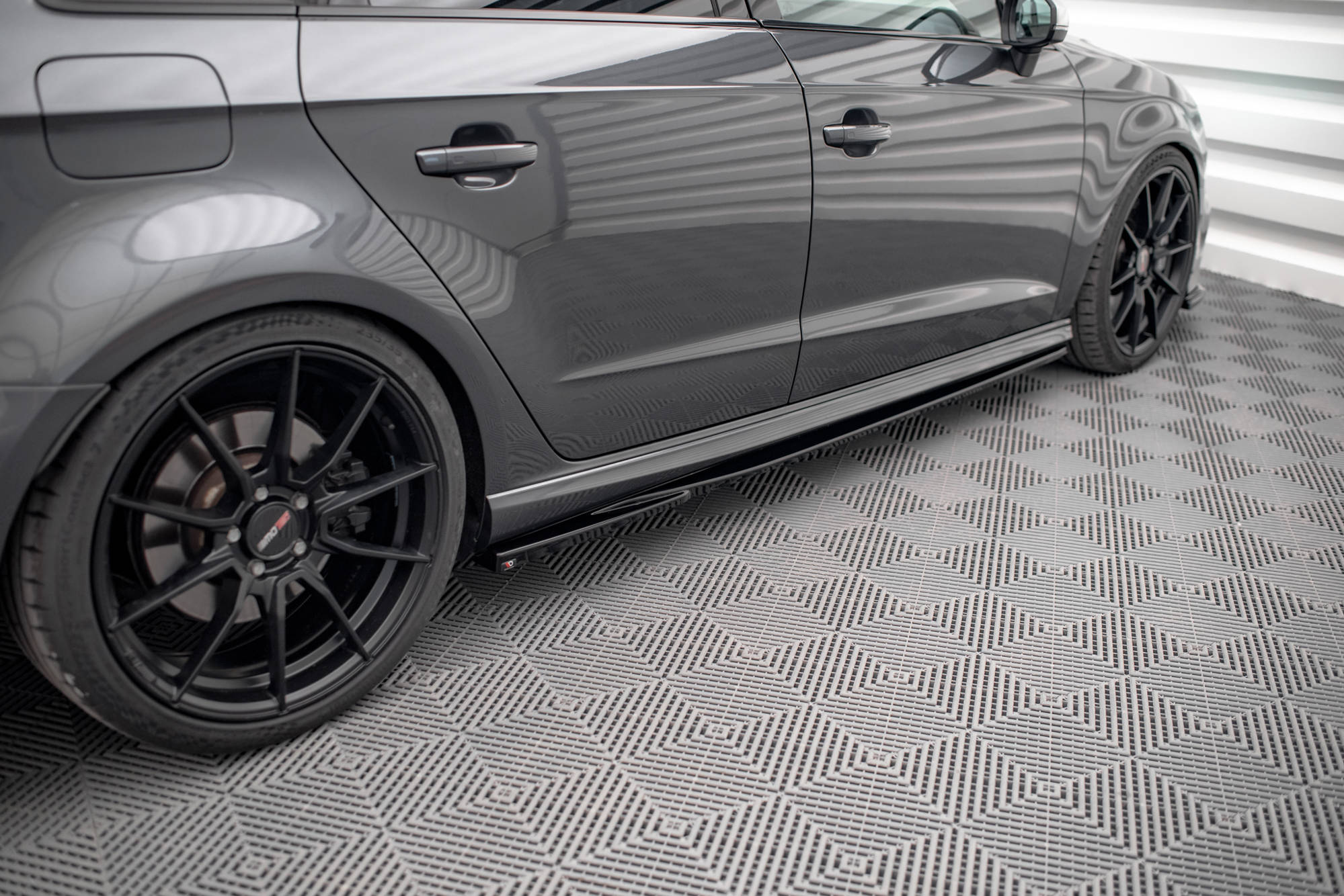 Maxton Design Street+ Seitenschweller Leisten V.2 passend für Audi S3 / A3 S-Line Sportback 8V / 8V Facelift schwarz Hochglanz