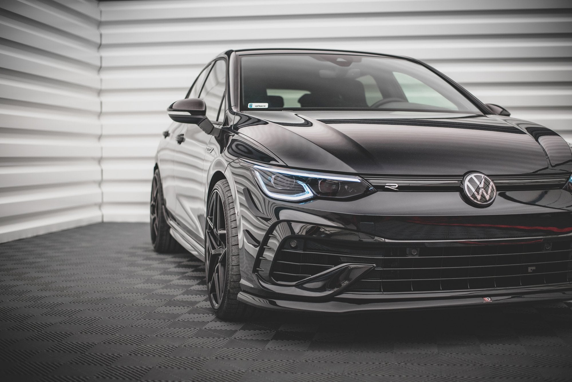 Maxton Design Street+ Spoilerlippe Front Ansatz V.5 passend für VW Golf R Hatchback / Variant Mk8 schwarz Hochglanz