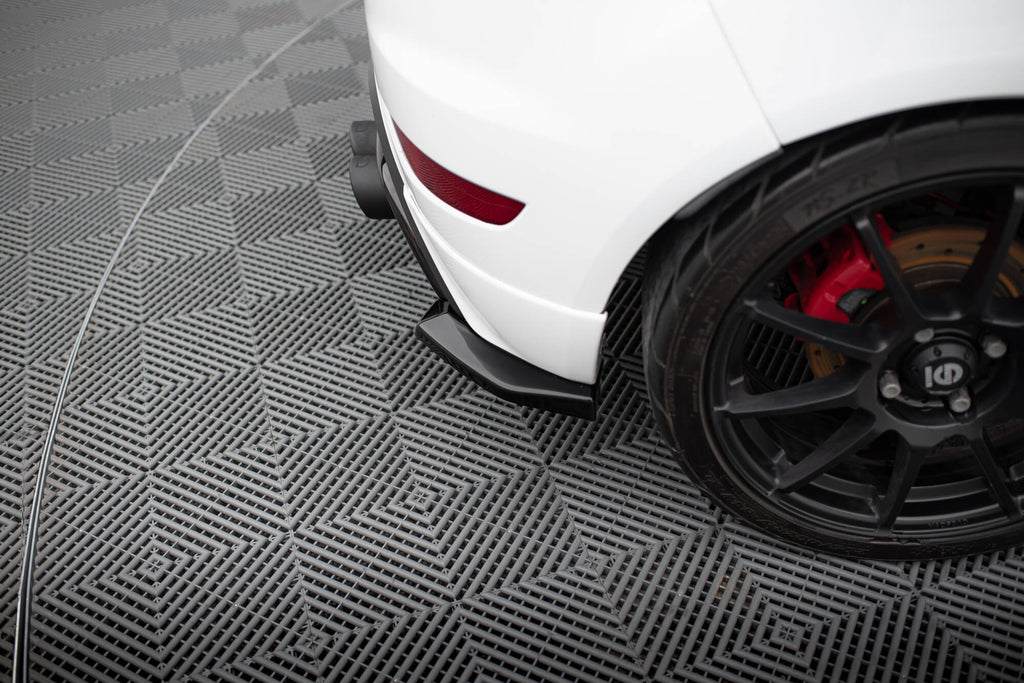 Maxton Design Heck Ansatz Flaps Diffusor V.3 passend für Ford Fiesta ST Mk7 Facelift schwarz Hochglanz