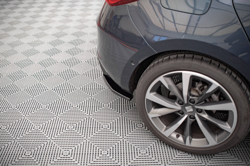 Maxton Design Heck Ansatz Flaps Diffusor passend für Seat Leon FR Hatchback Mk4 schwarz Hochglanz