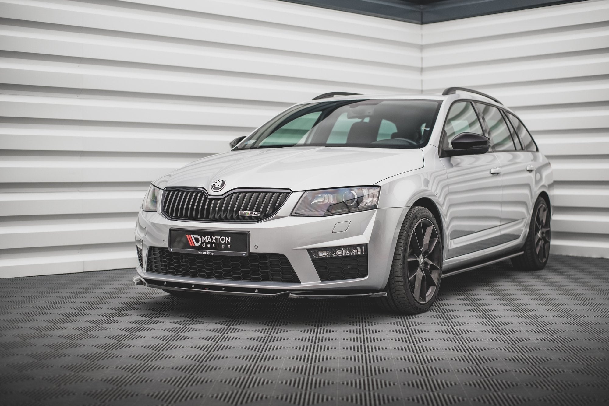 Maxton Design Street+ Spoilerlippe Front Ansatz V.4 passend für Skoda Octavia RS Mk3 schwarz Hochglanz