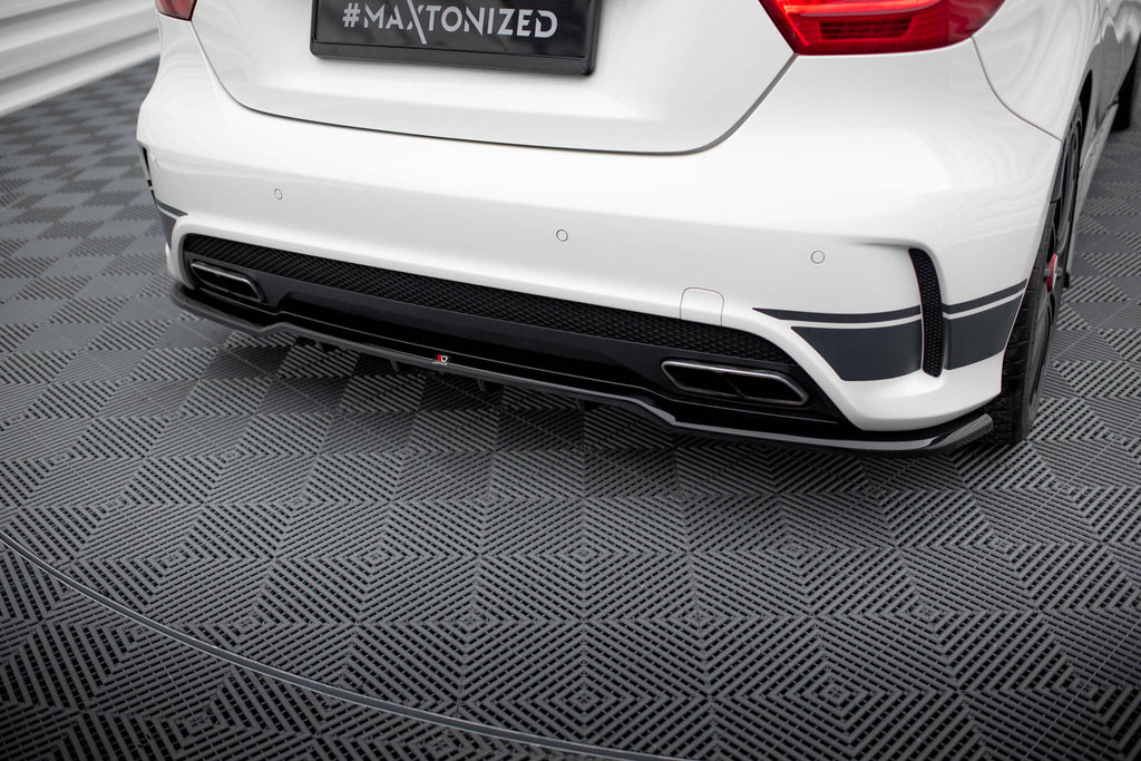 Maxton Design Street+ Mittlerer Diffusor RACE passend für Mercedes-Benz A45 AMG W176 schwarz Hochglanz