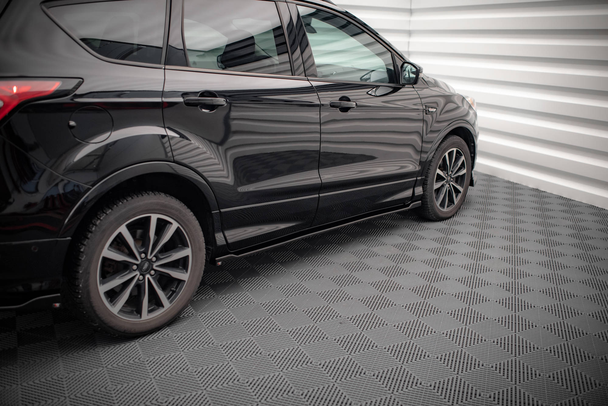 Maxton Design Street+ Seitenschweller Leisten passend für Ford Escape ST-Line Mk3 schwarz Hochglanz