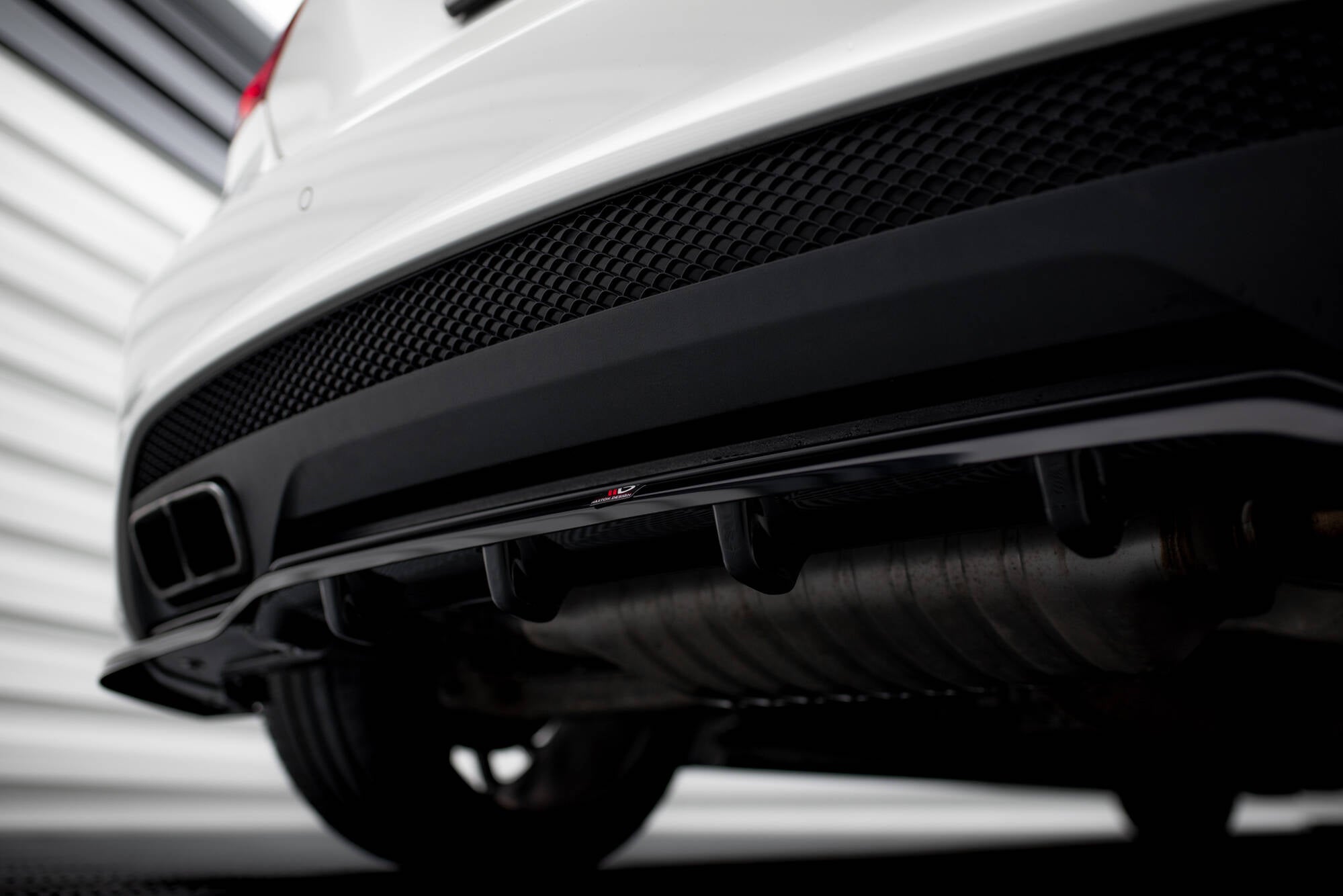 Maxton Design Street+ Mittlerer Diffusor RACE passend für Mercedes-Benz A45 AMG W176 schwarz Hochglanz