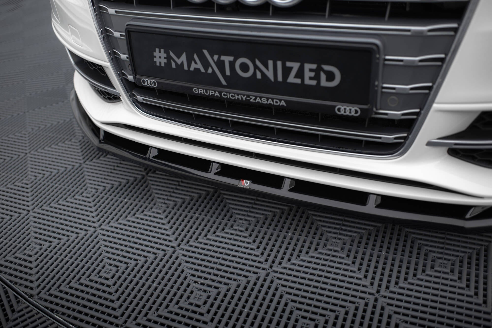 Maxton Design Street+ Spoilerlippe Front Ansatz V.1 passend für Audi S3 / A3 S-Line Sportback / Hatchback 8V schwarz Hochglanz