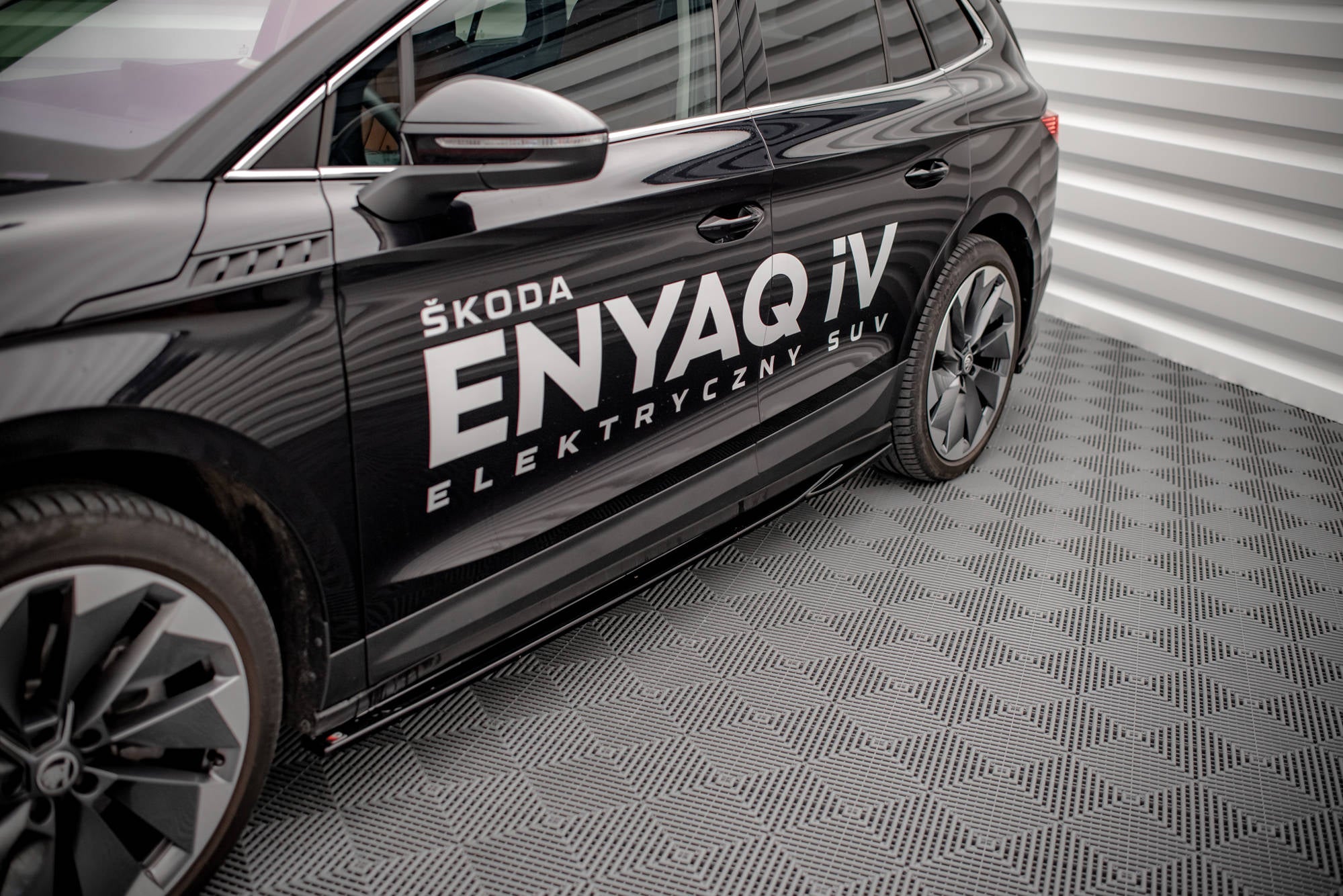 Maxton Design Street+ Seitenschweller Leisten passend für Skoda Enyaq iV schwarz Hochglanz
