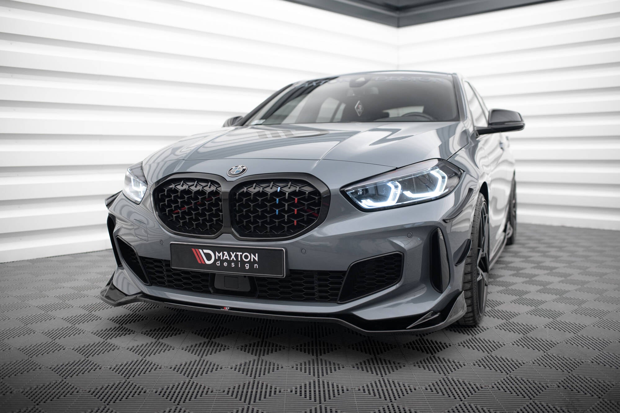Maxton Design Street+ Spoilerlippe Front Ansatz V.5 passend für BMW 1er M-Paket / M135i / 128ti F40 schwarz Hochglanz