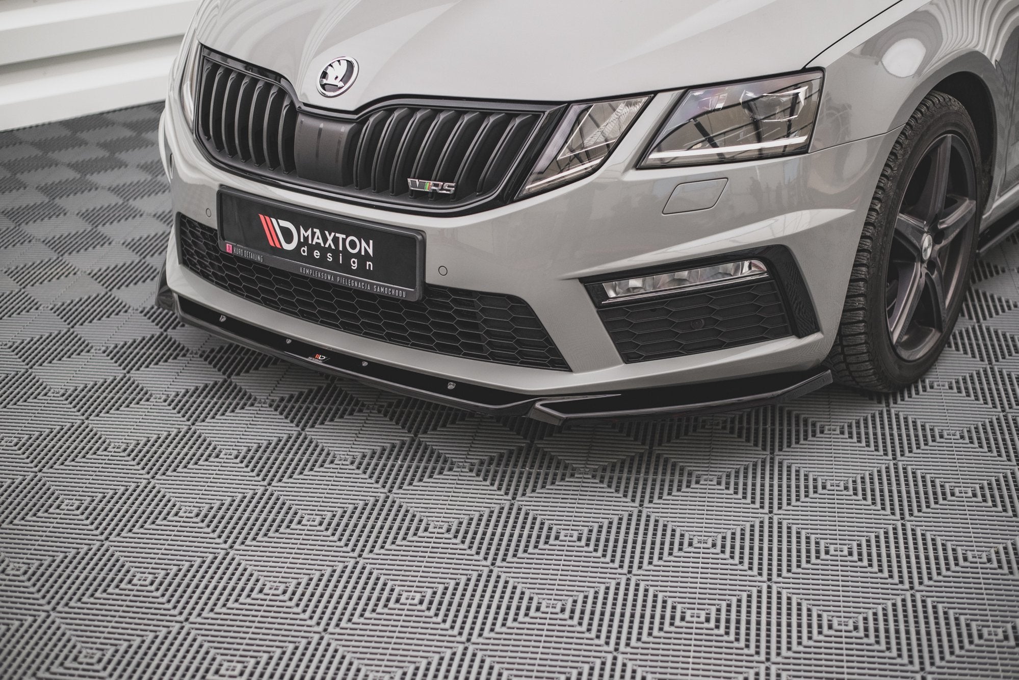 Maxton Design Street+ Spoilerlippe Front Ansatz V.3 passend für Skoda Octavia RS Mk3 Facelift schwarz Hochglanz