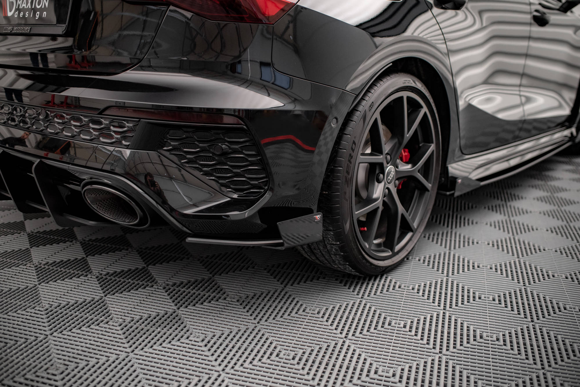 Maxton Design Street Pro Heck Ansatz Flaps Diffusor + Flaps passend für Audi RS3 Sportback 8Y schwarz Hochglanz