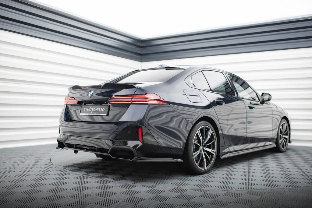 Maxton Design Street+ Mittlerer Diffusor RACE passend für V.1 BMW 5er / i5 M-Paket Limousine / Touring G60 / G61 schwarz Hochglanz