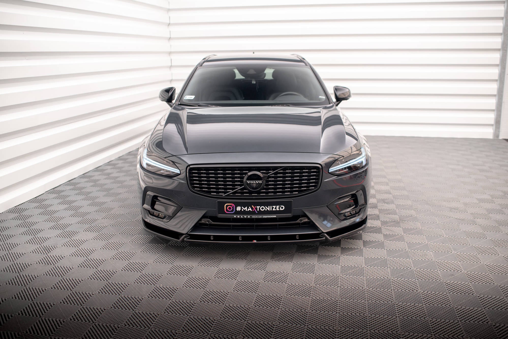 Maxton Design Street+ Spoilerlippe Front Ansatz passend für Volvo V90 / S90 R-Design Mk2 schwarz Hochglanz
