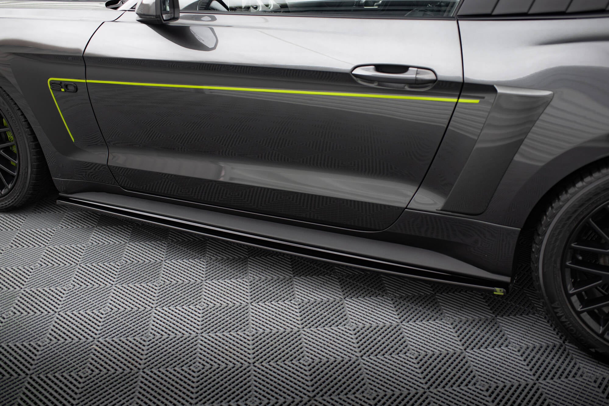Maxton Design Street+ Seitenschweller Leisten passend für Ford Mustang GT Mk6 schwarz Hochglanz