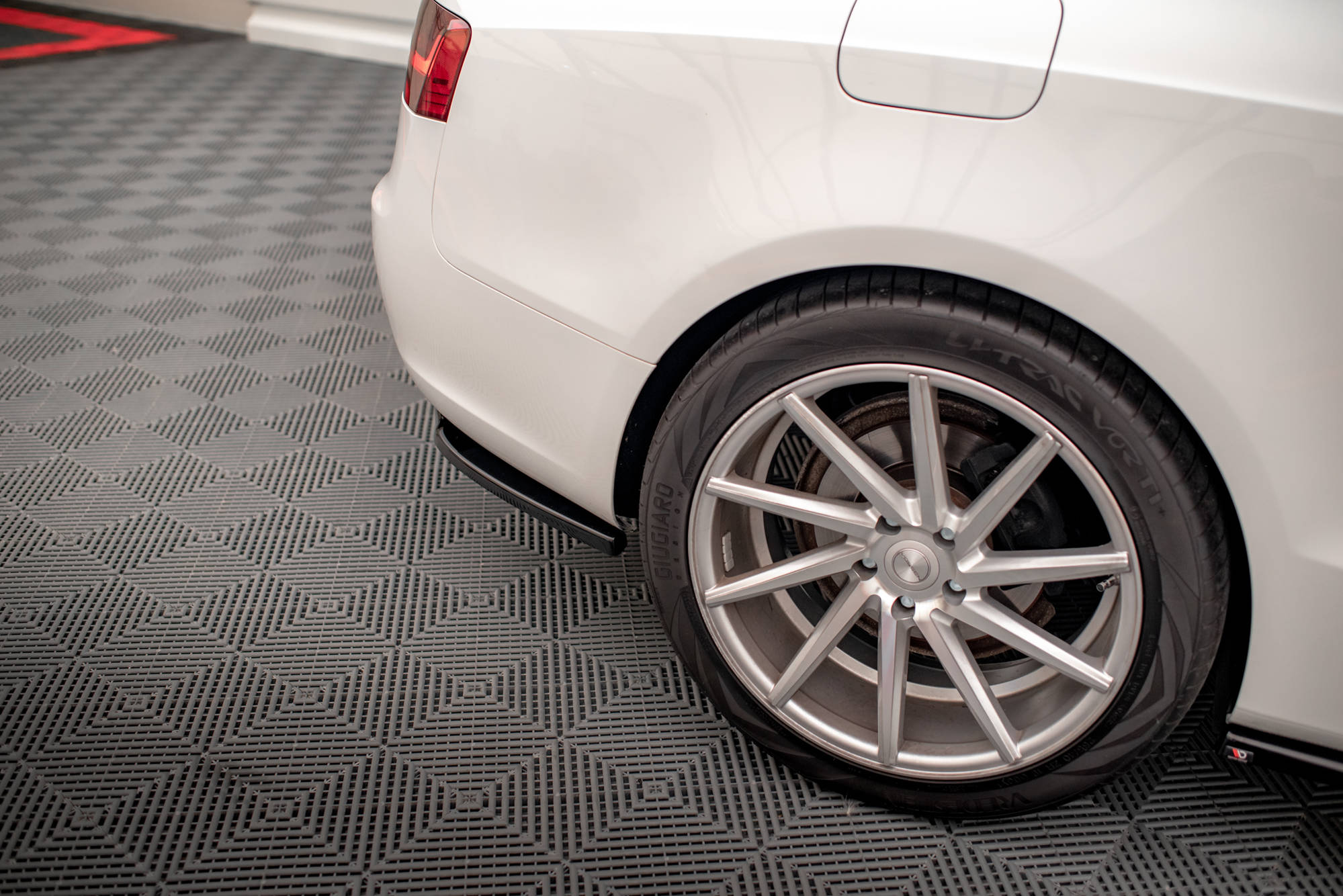 Maxton Design Street+ Mittlerer Diffusor RACE passend für Audi A5 Coupe 8T Facelift schwarz Hochglanz