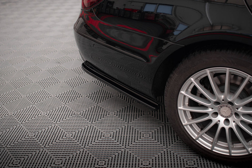 Maxton Design Heck Ansatz Flaps Diffusor passend für Mercedes-Benz CLS C218 schwarz Hochglanz