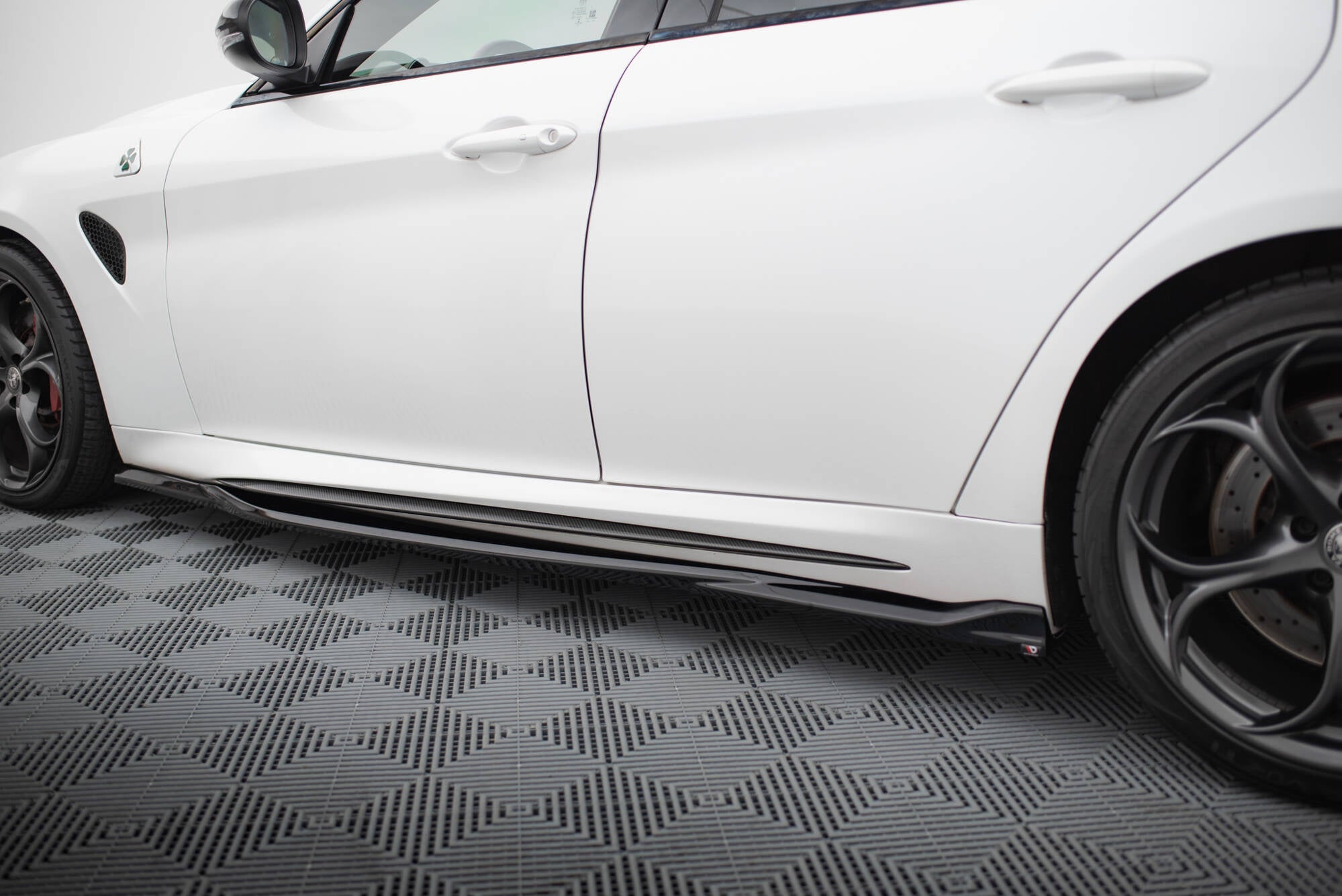 Maxton Design Street+ Seitenschweller Leisten passend für Alfa Romeo Giulia Quadrifoglio schwarz Hochglanz